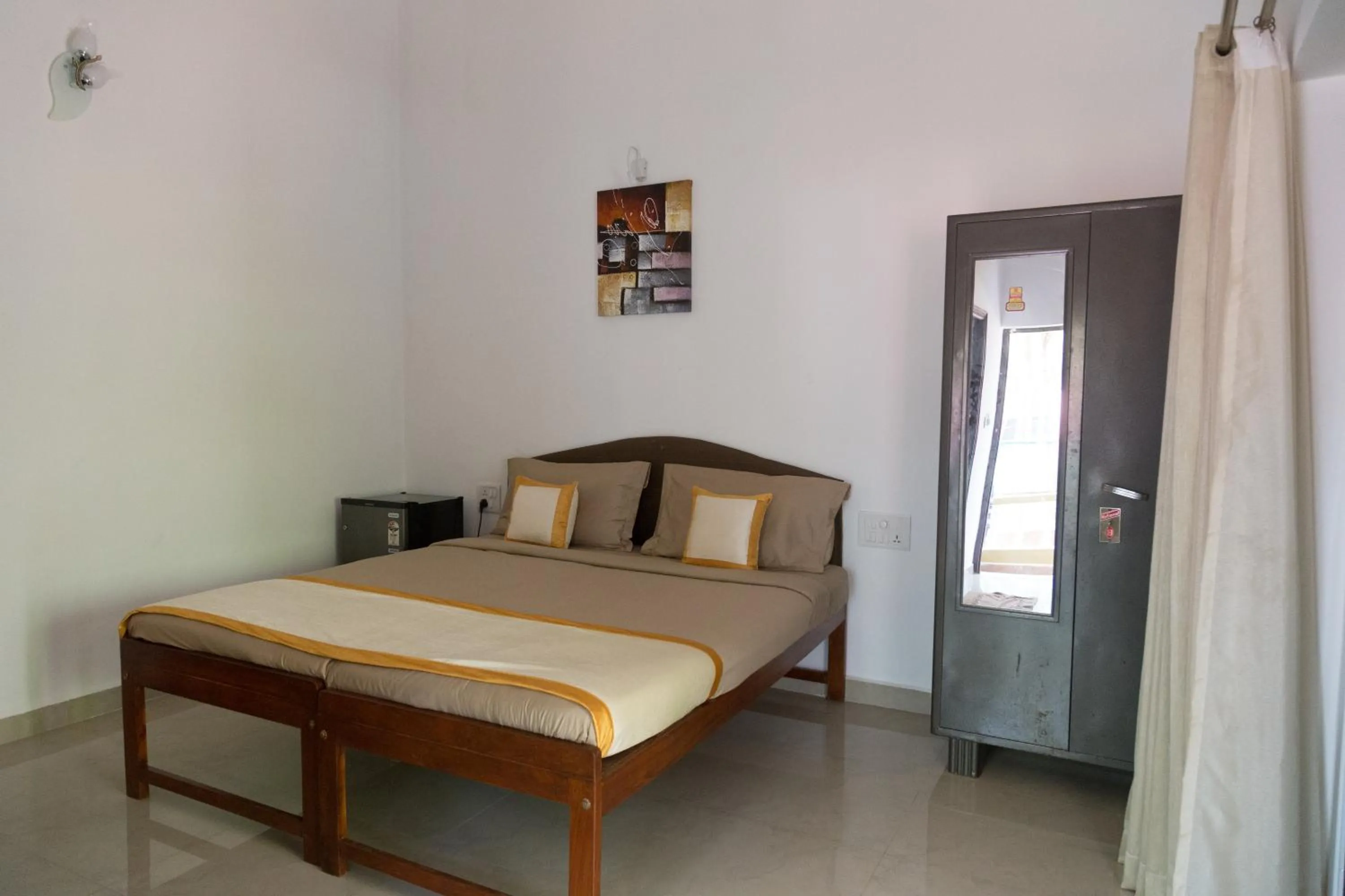 Bed in Hill Top Goa Lodge