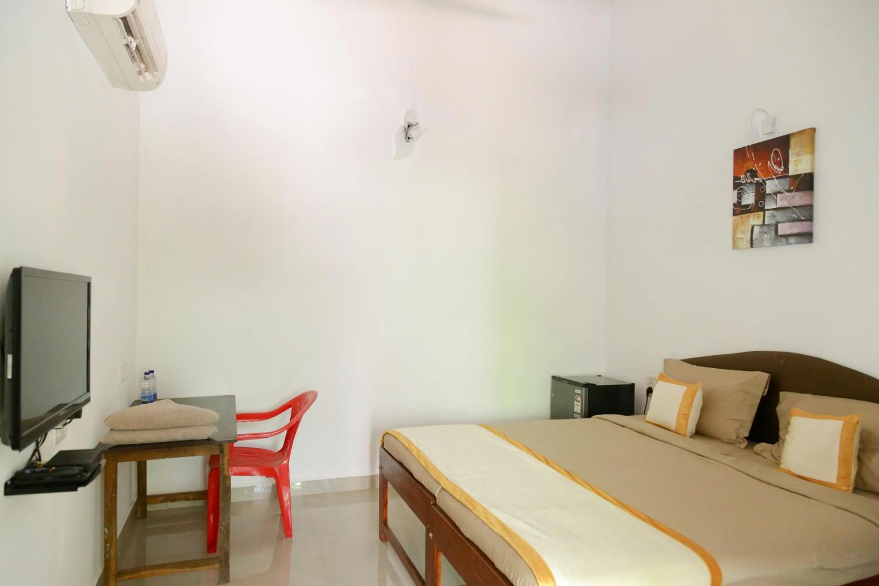 Bedroom, Bed in Hill Top Goa Lodge