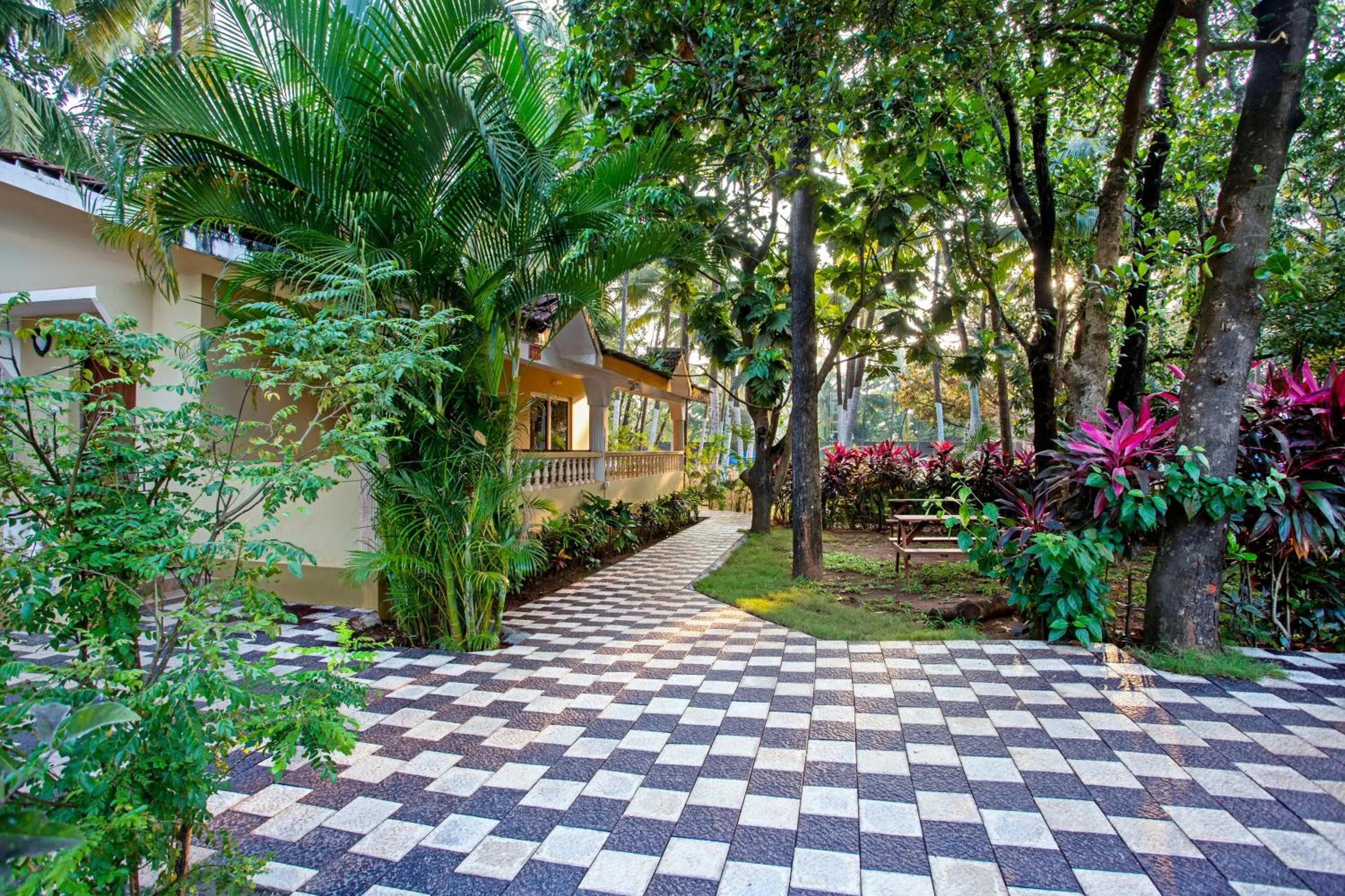 Hill Top Goa Lodge