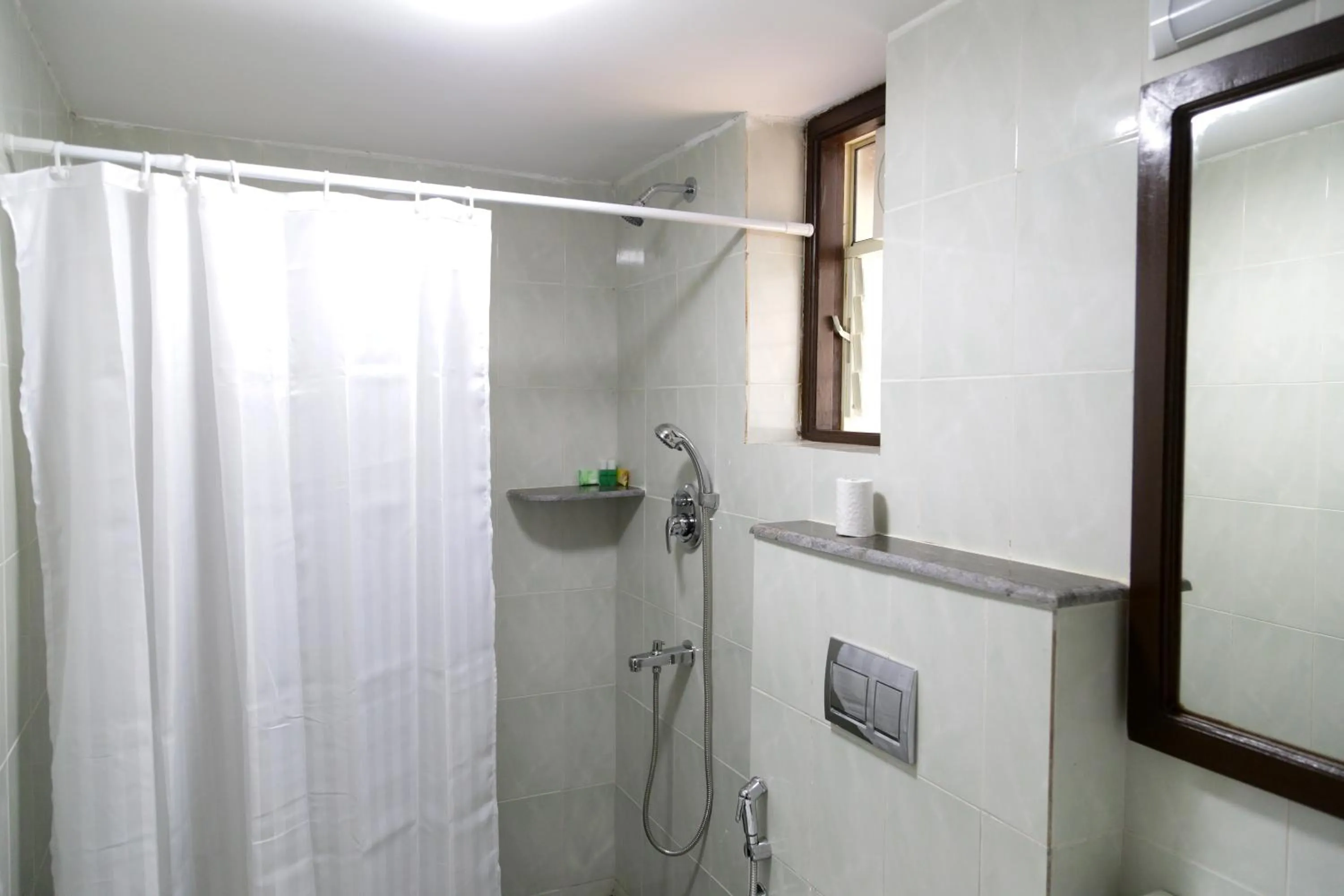 Shower in Hill Top Goa Lodge