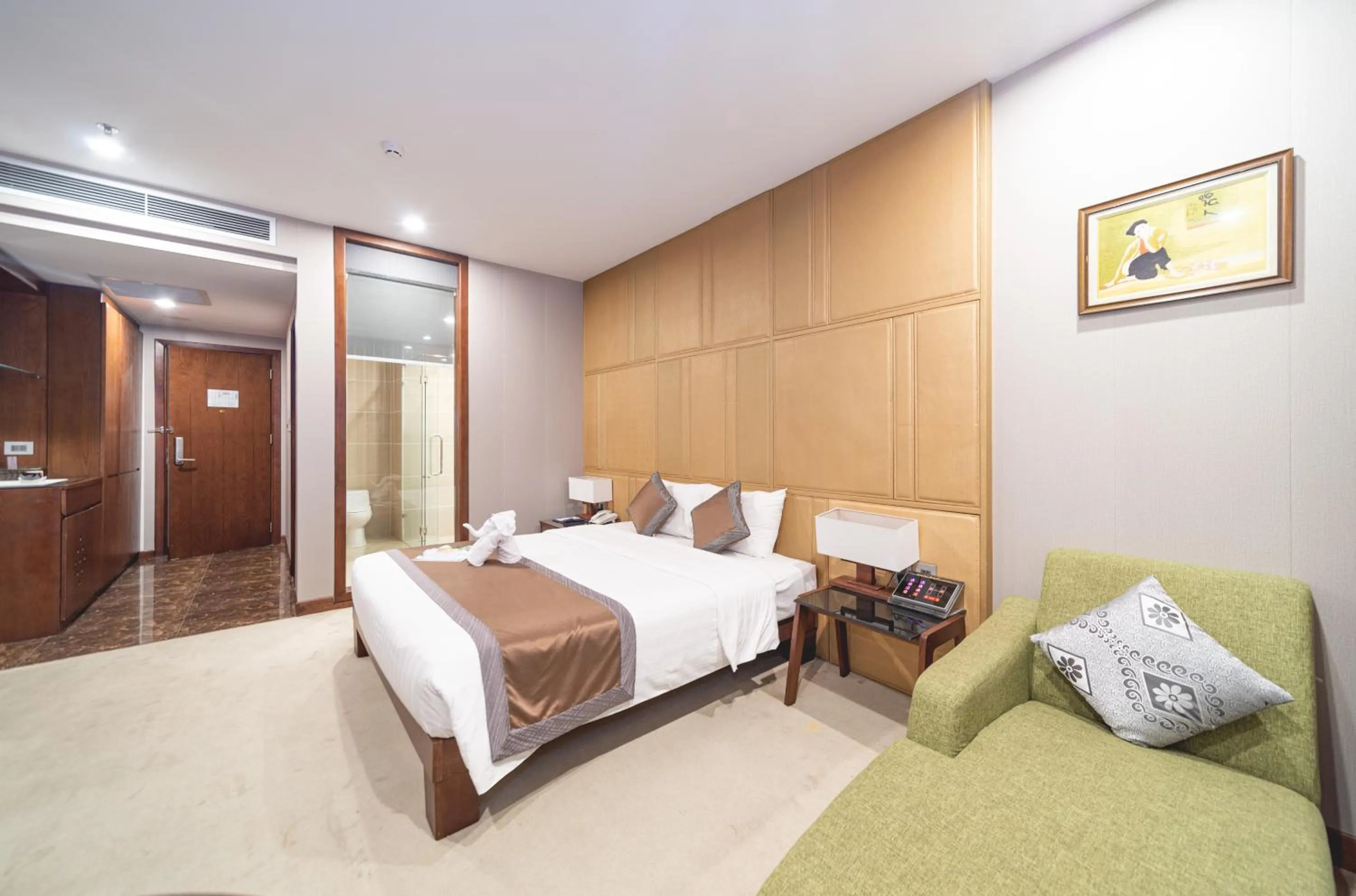 Living room, Bed in Bien Bac Hotel