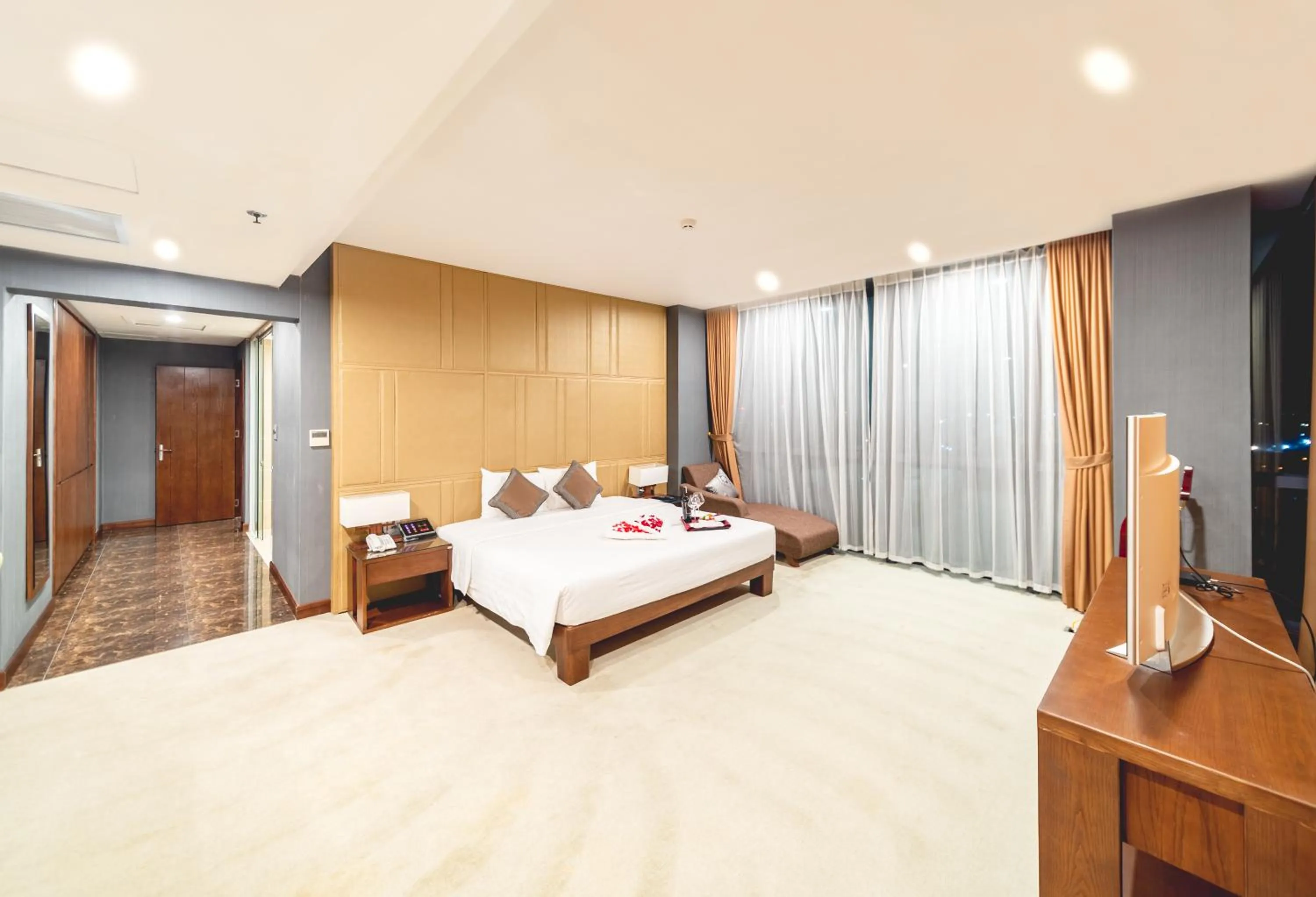 Bedroom, Bed in Bien Bac Hotel