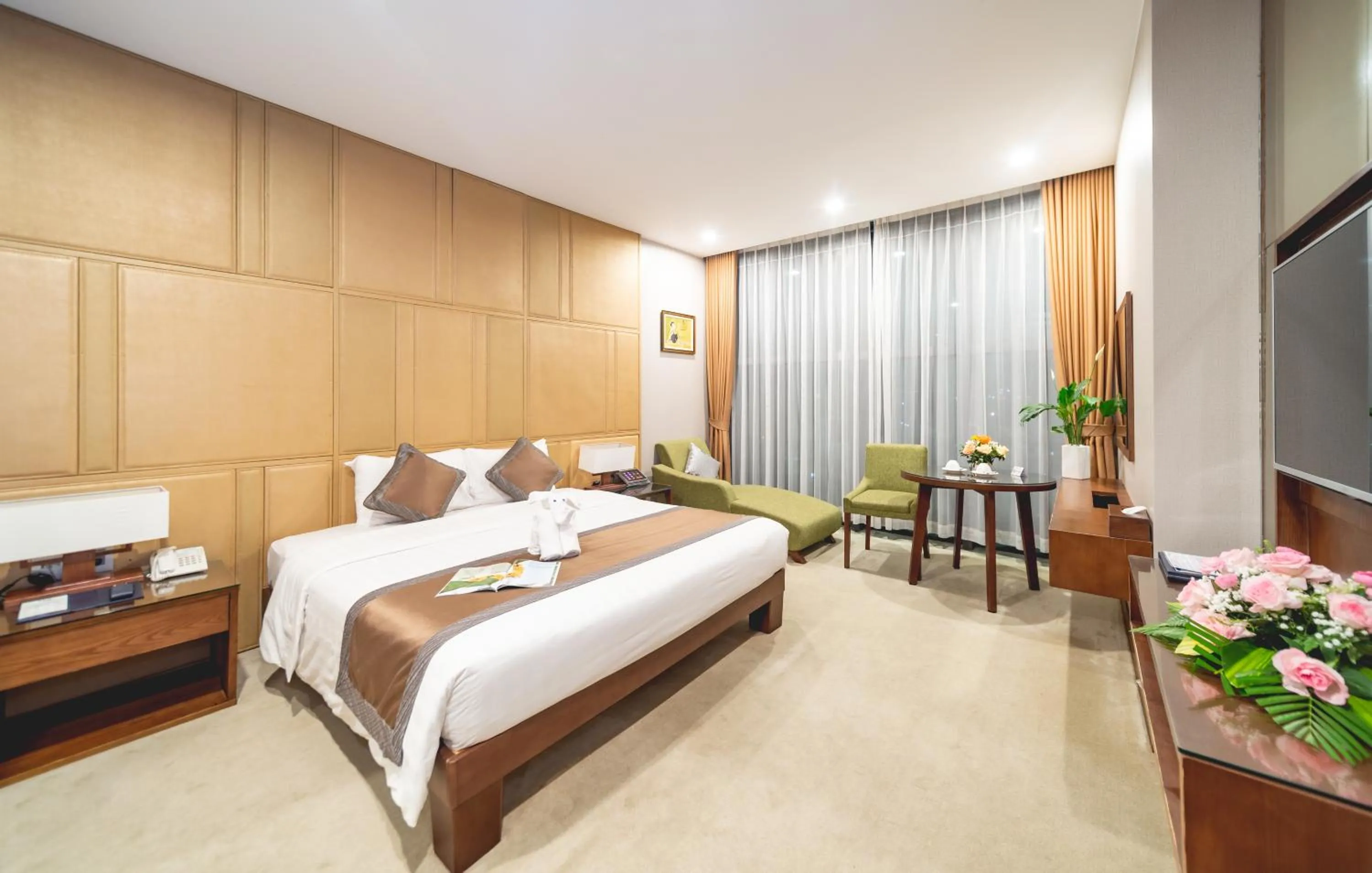 Bedroom, Bed in Bien Bac Hotel