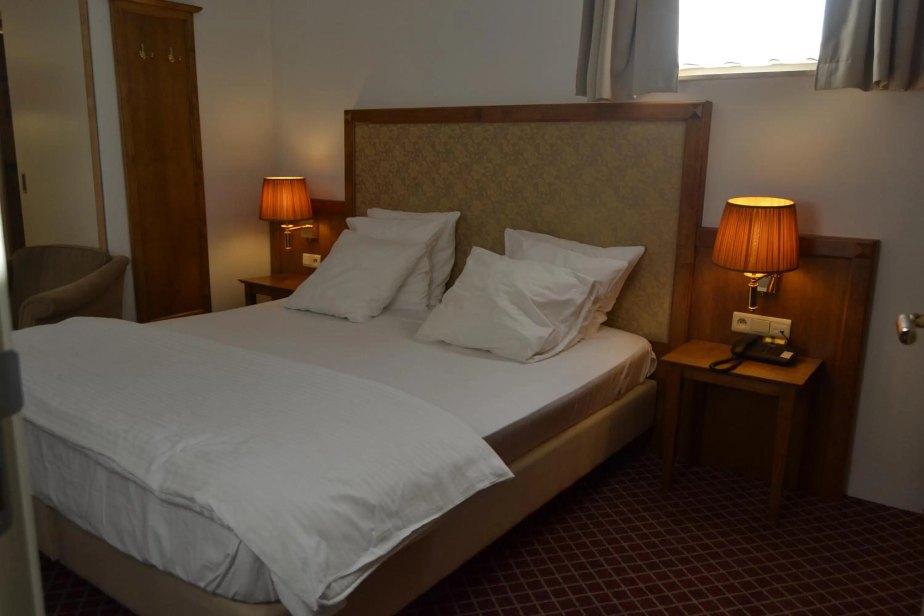 Photo of the whole room, Bed in Hotel The Lord