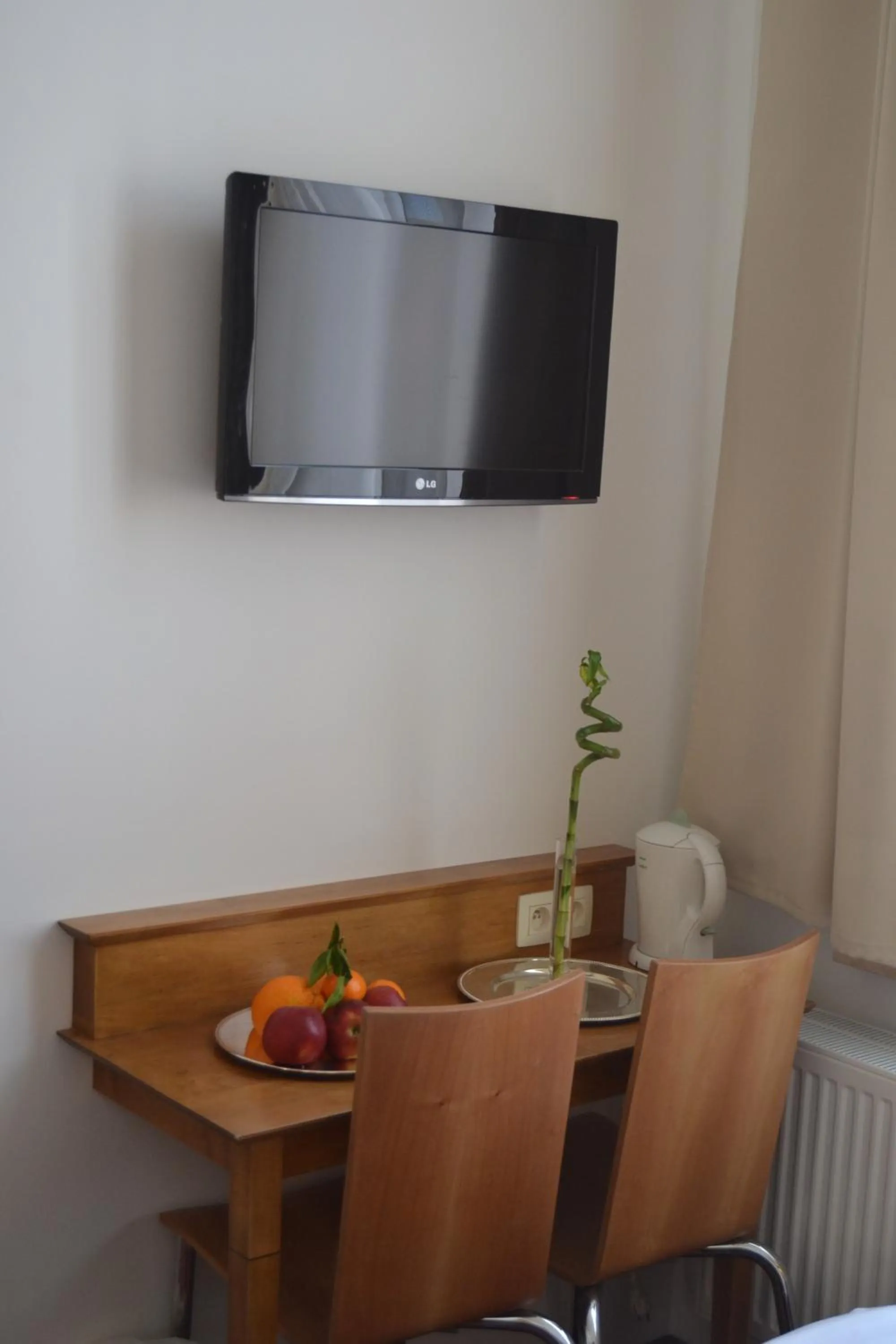 Photo of the whole room in Hotel The Lord