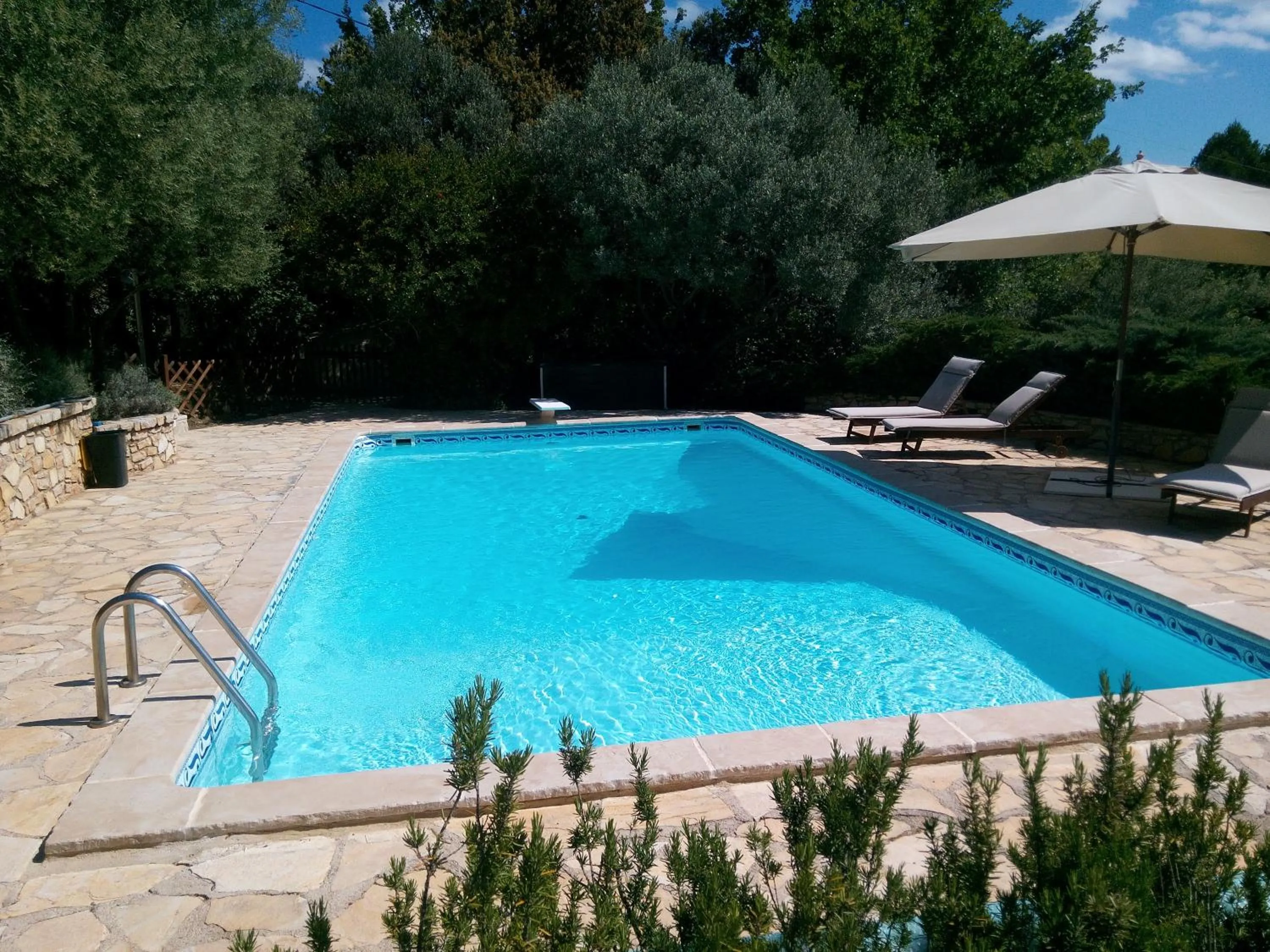 Swimming pool in Gite Les Oliviers
