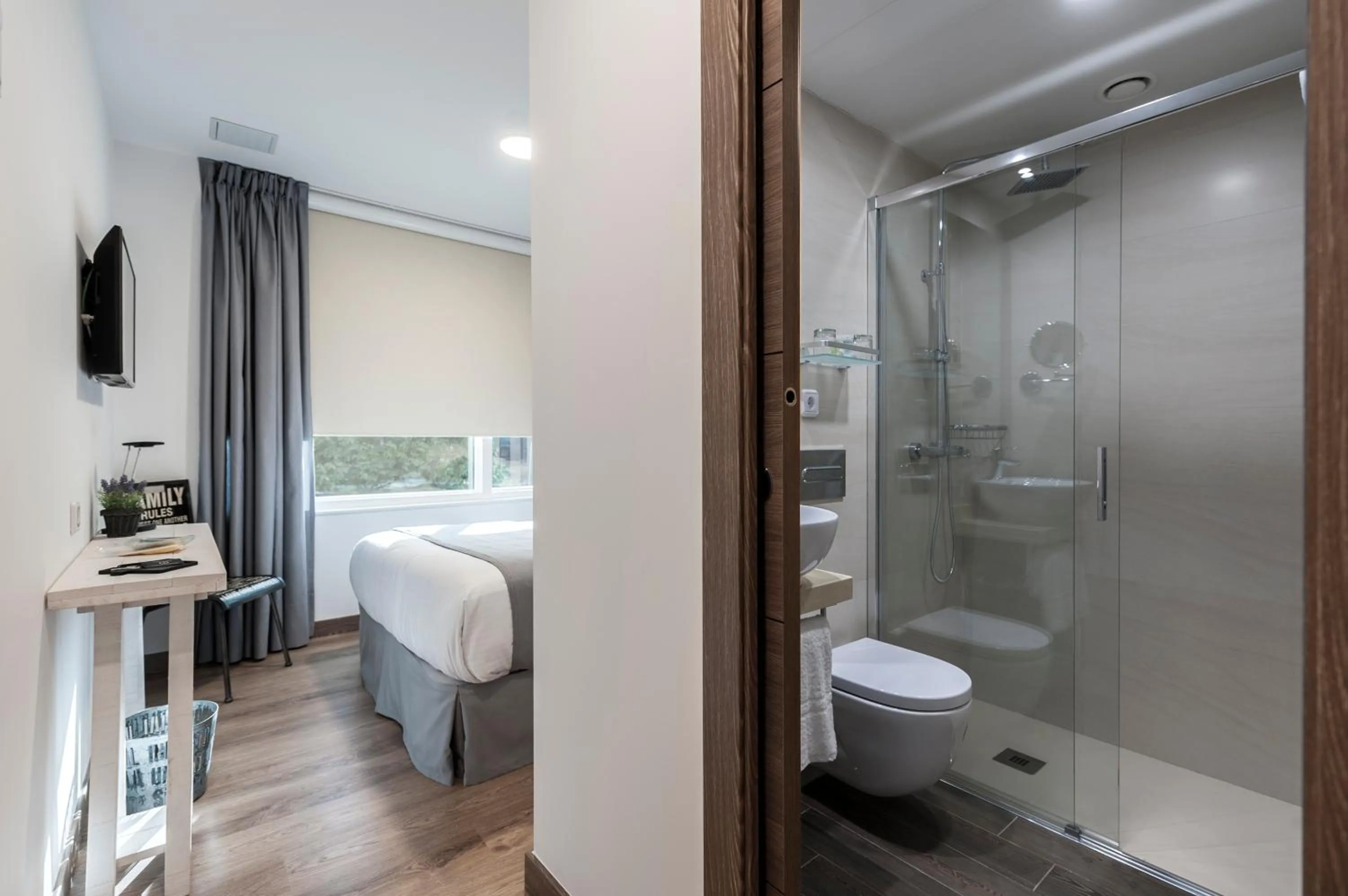 Photo of the whole room in Suite Home Sardinero