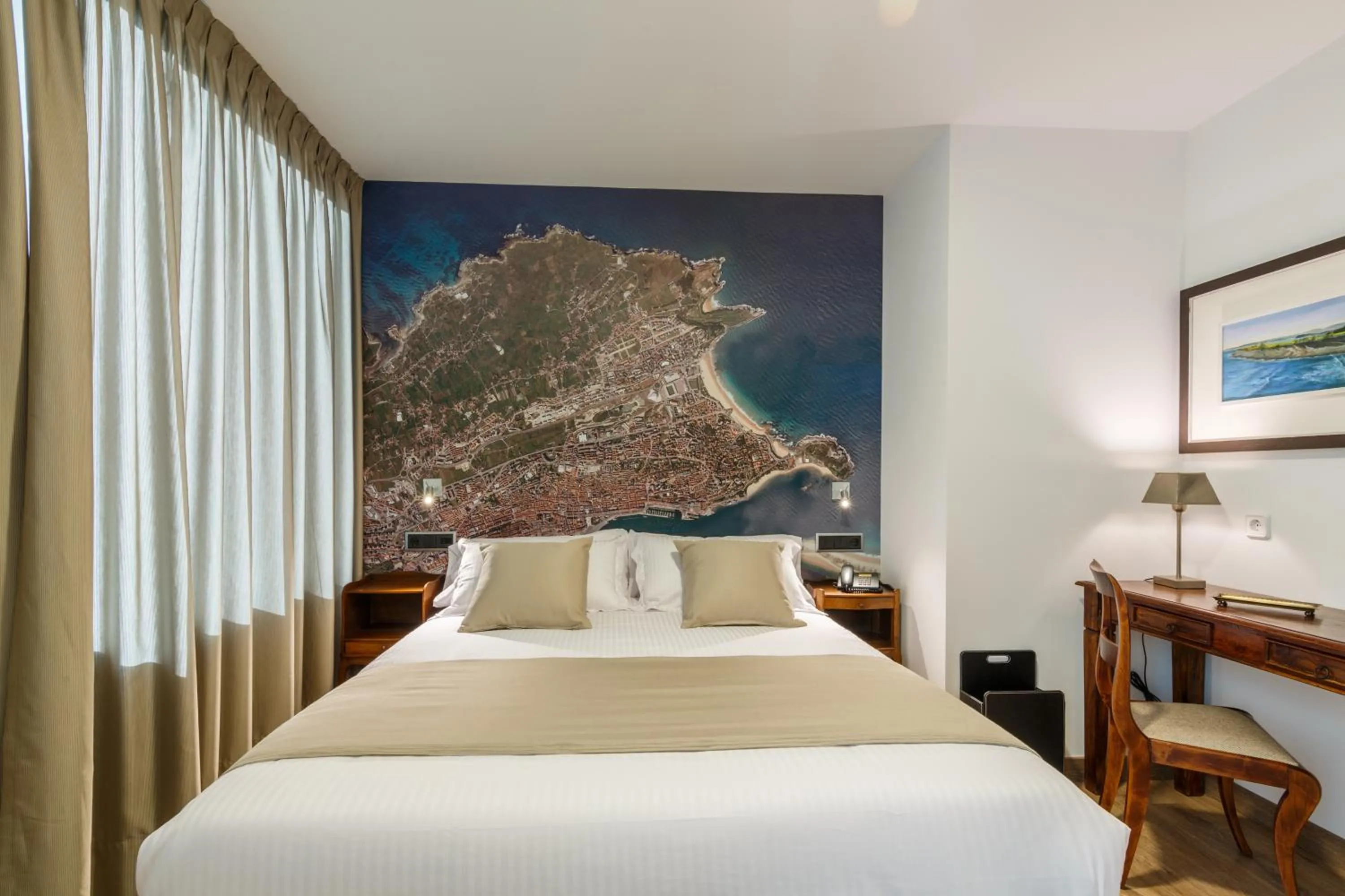 Bedroom, Bed in Suite Home Sardinero