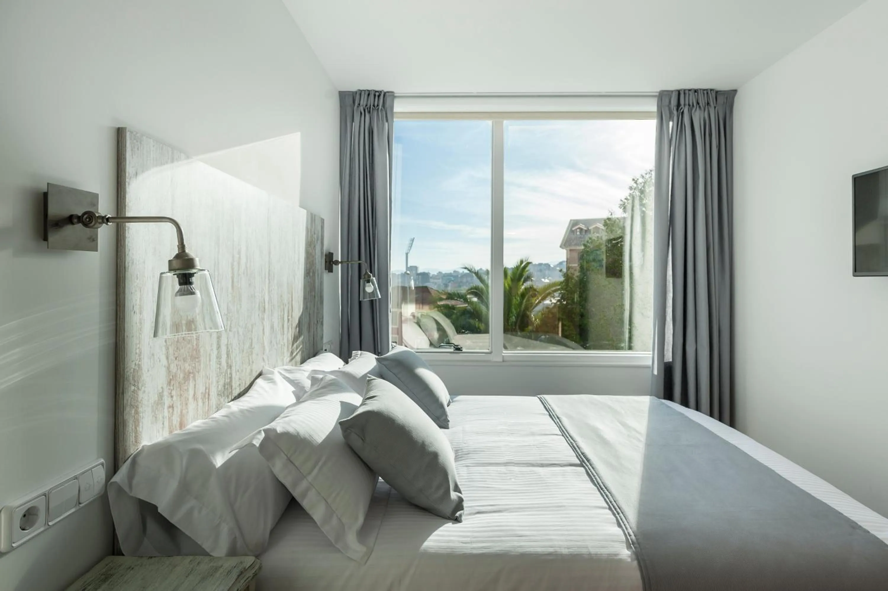 Bedroom, Bed in Suite Home Sardinero