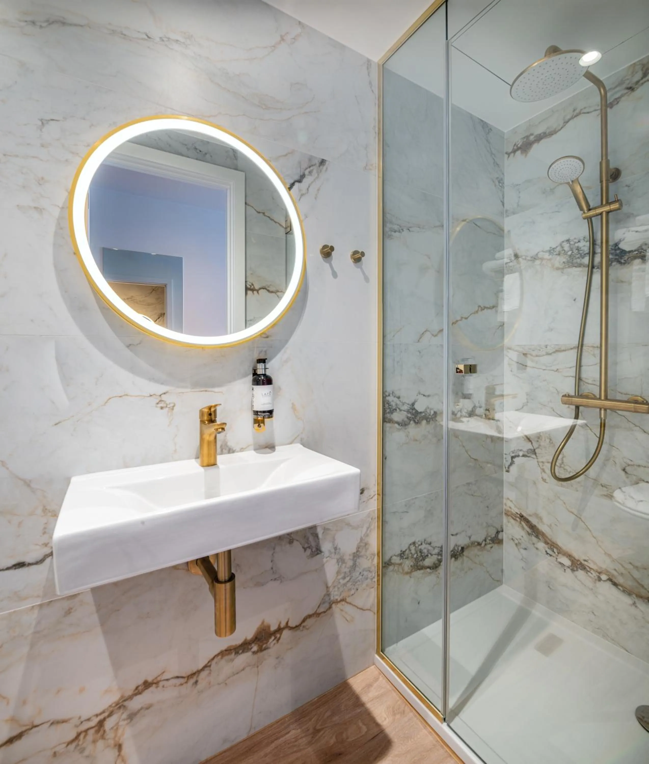 Shower in Jill Hotel Brussels