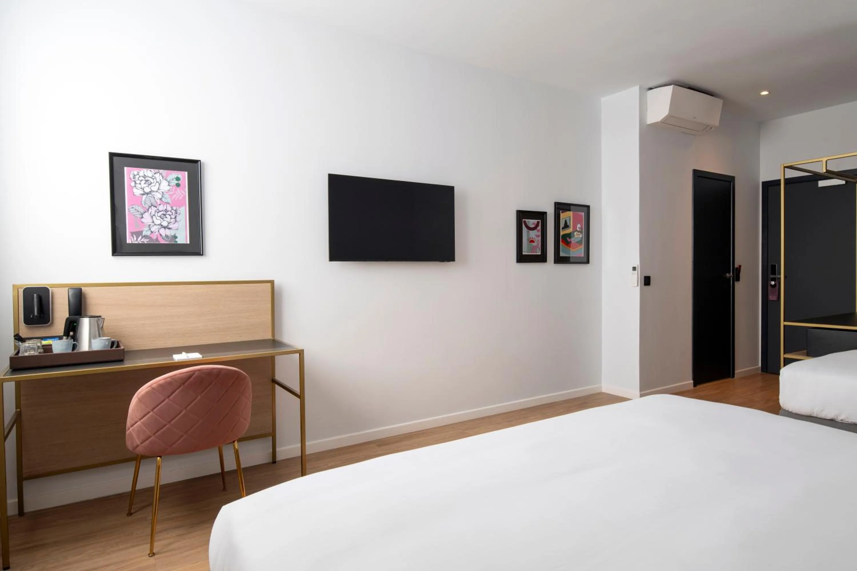 TV and multimedia, Bed in Jill Hotel Brussels