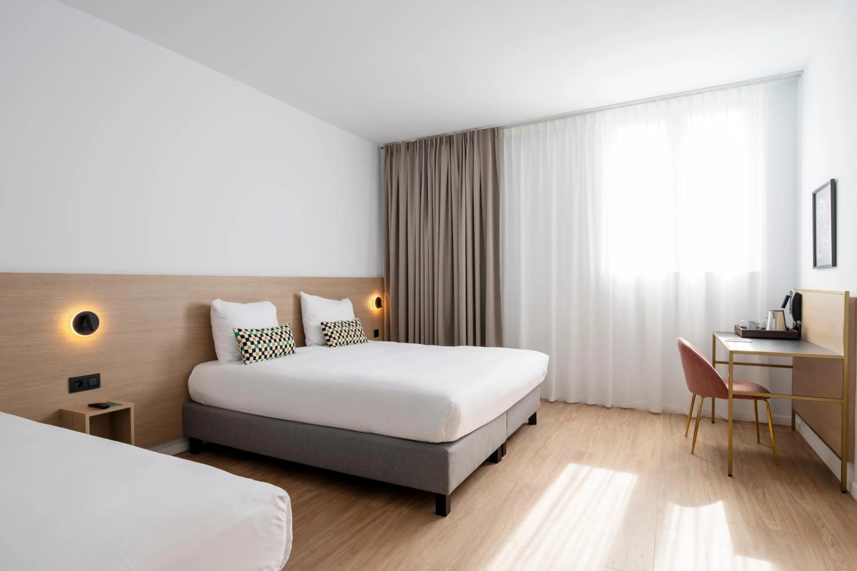 Photo of the whole room, Bed in Jill Hotel Brussels