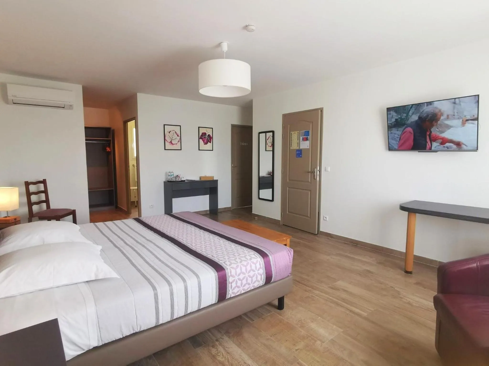 TV and multimedia, Bed in Chambres d'hôtes GIDY