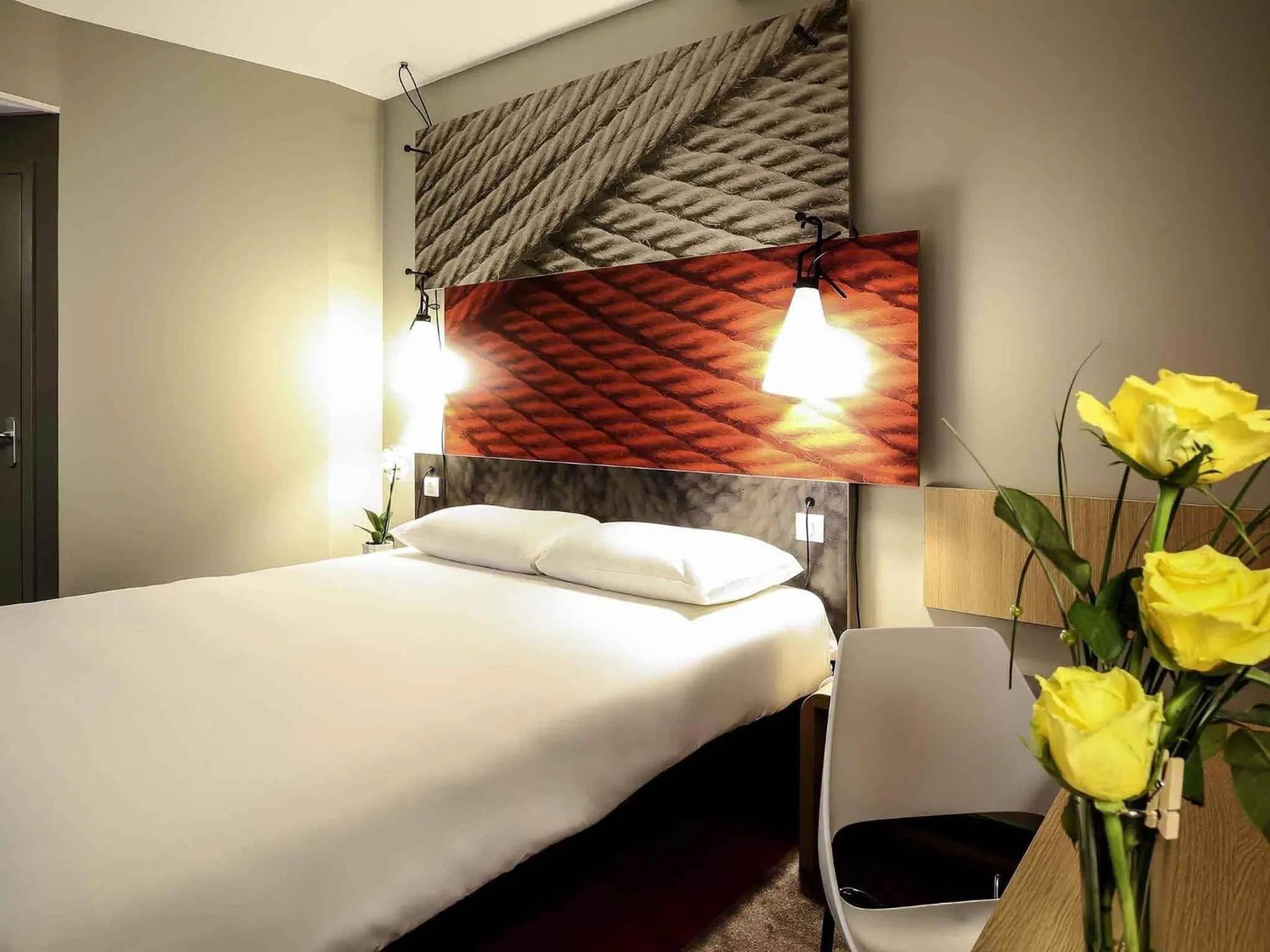 Bedroom, Bed in Ibis Niort Est Mendes France