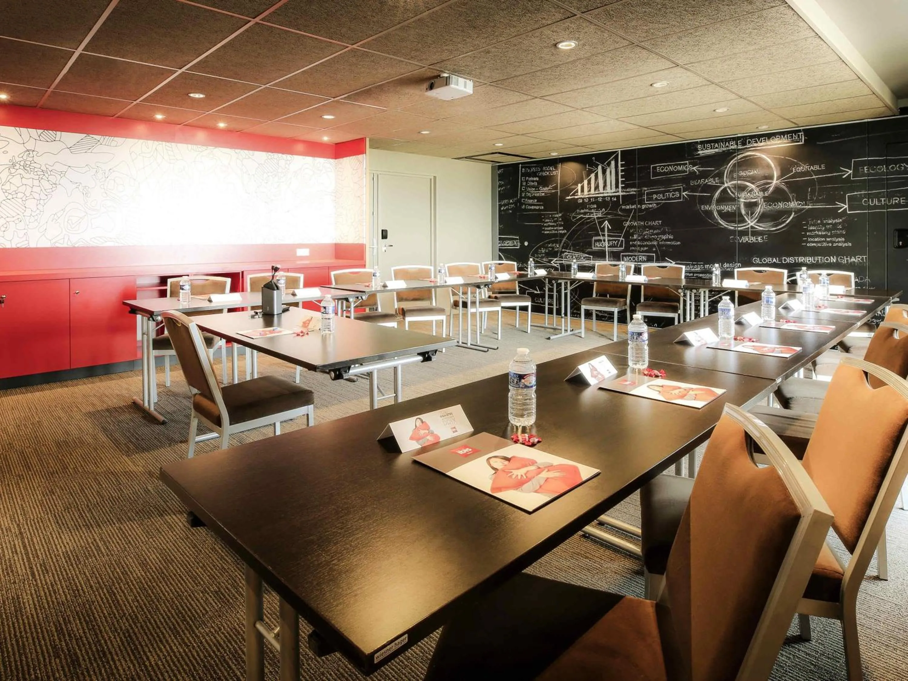 Meeting/conference room in Ibis Niort Est Mendes France