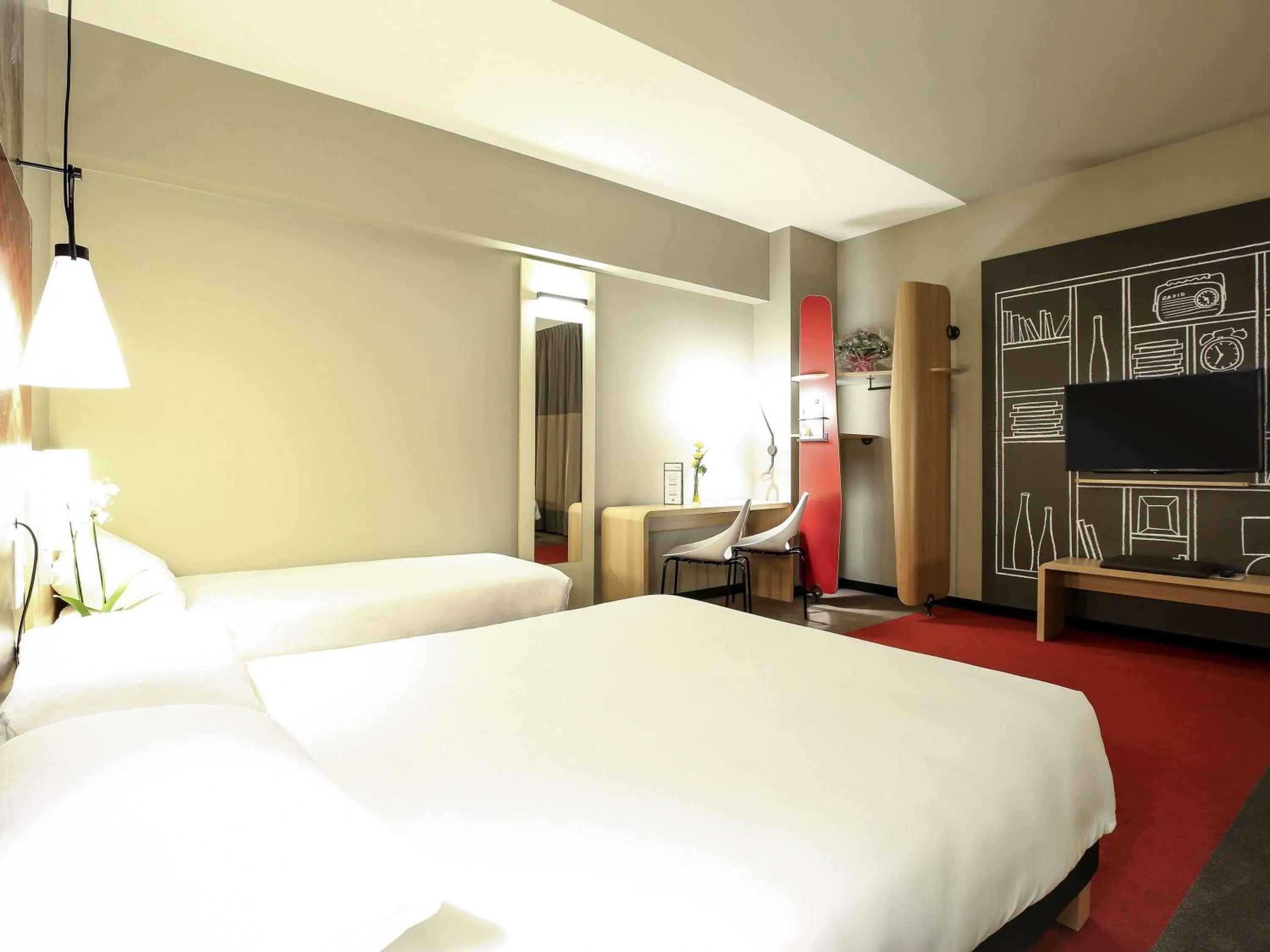 Bedroom, Bed in Ibis Niort Est Mendes France