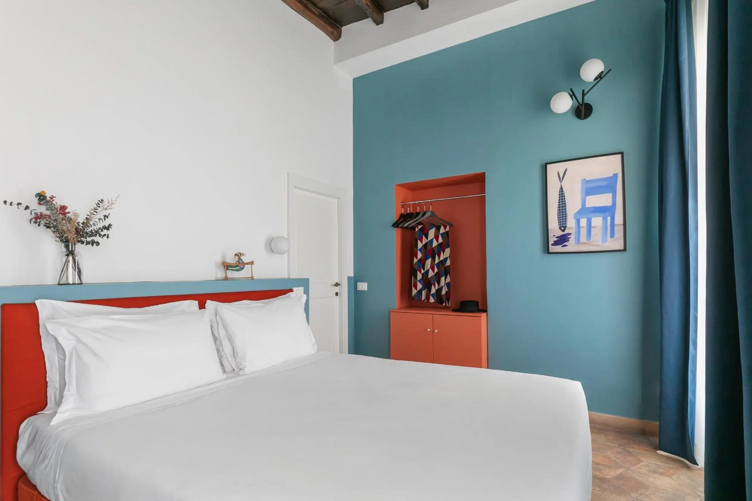 Photo of the whole room, Bed in Passepartout