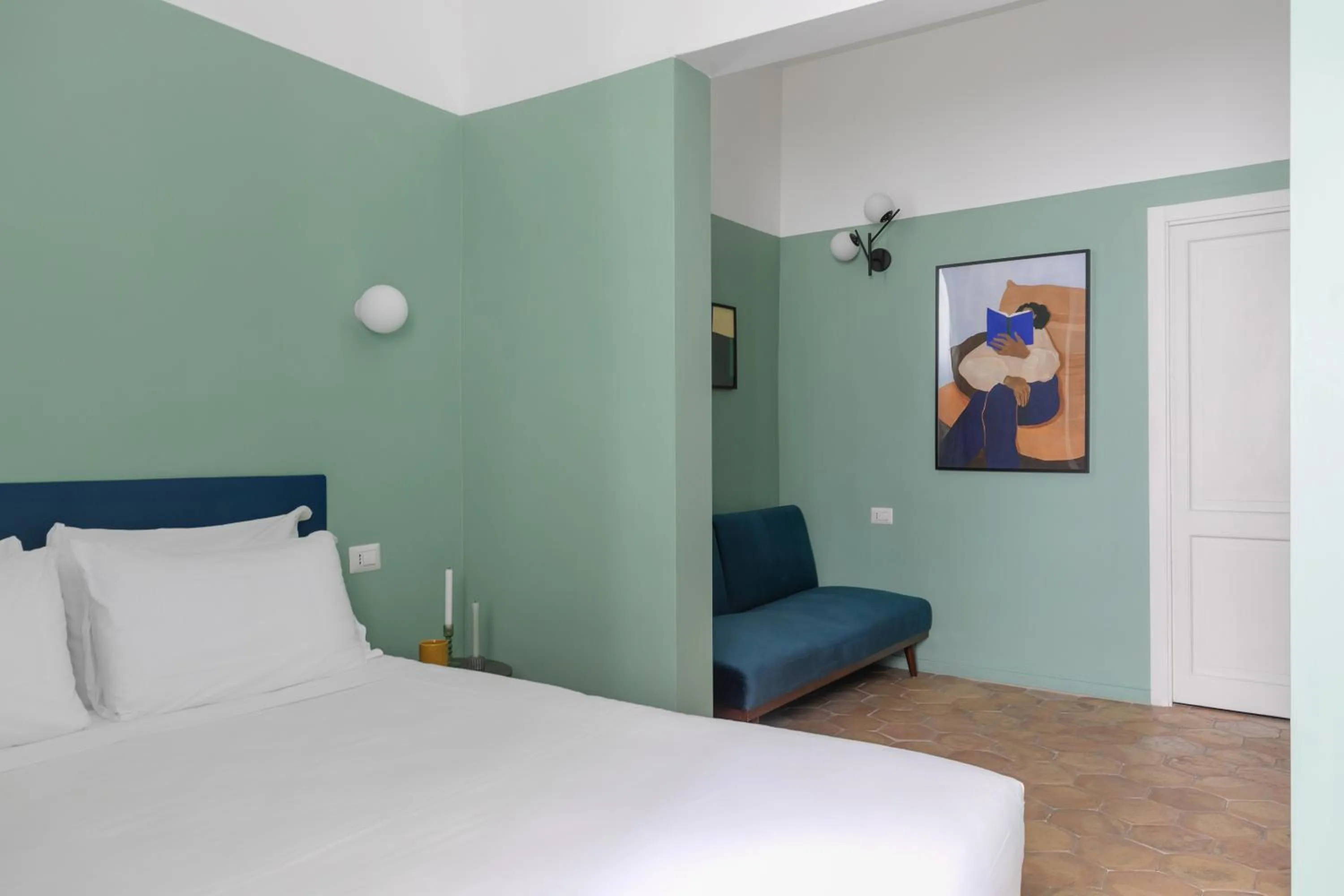 Bedroom, Bed in Passepartout