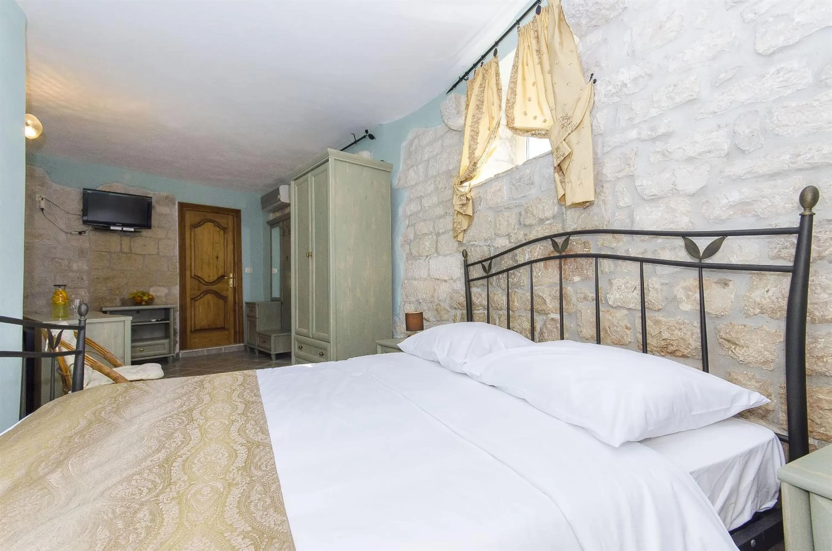 Bedroom, Bed in Palace Derossi