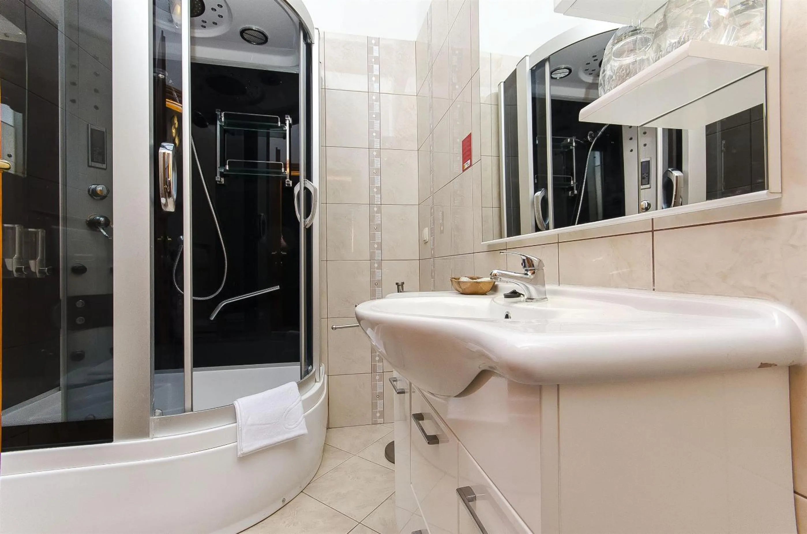 Toilet in Palace Derossi