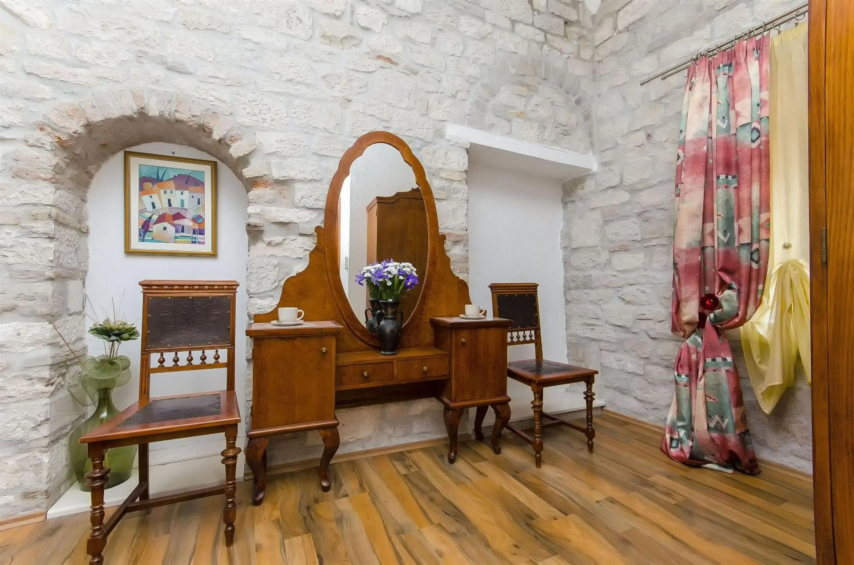 Decorative detail in Palace Derossi