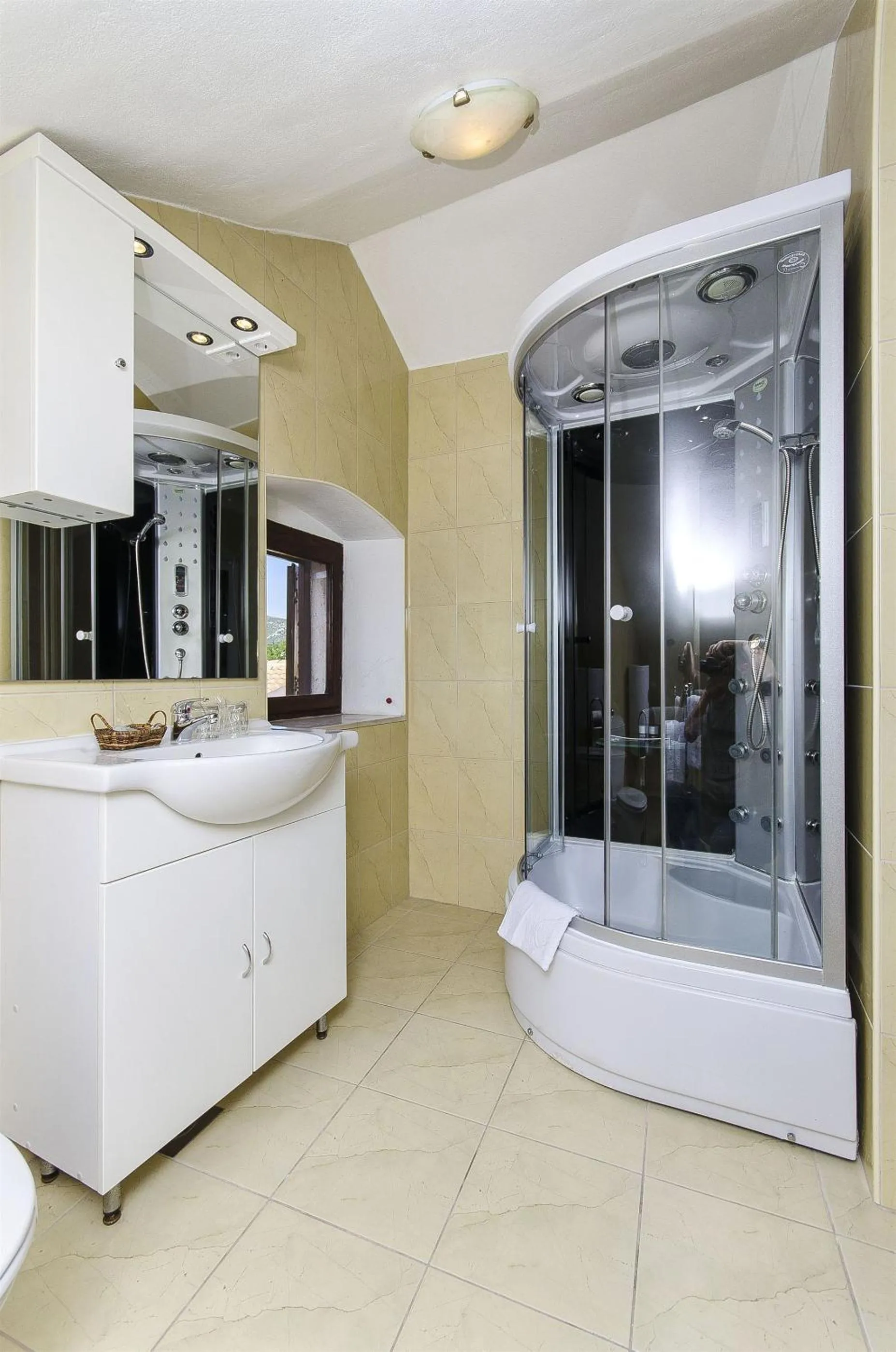 Bathroom in Palace Derossi