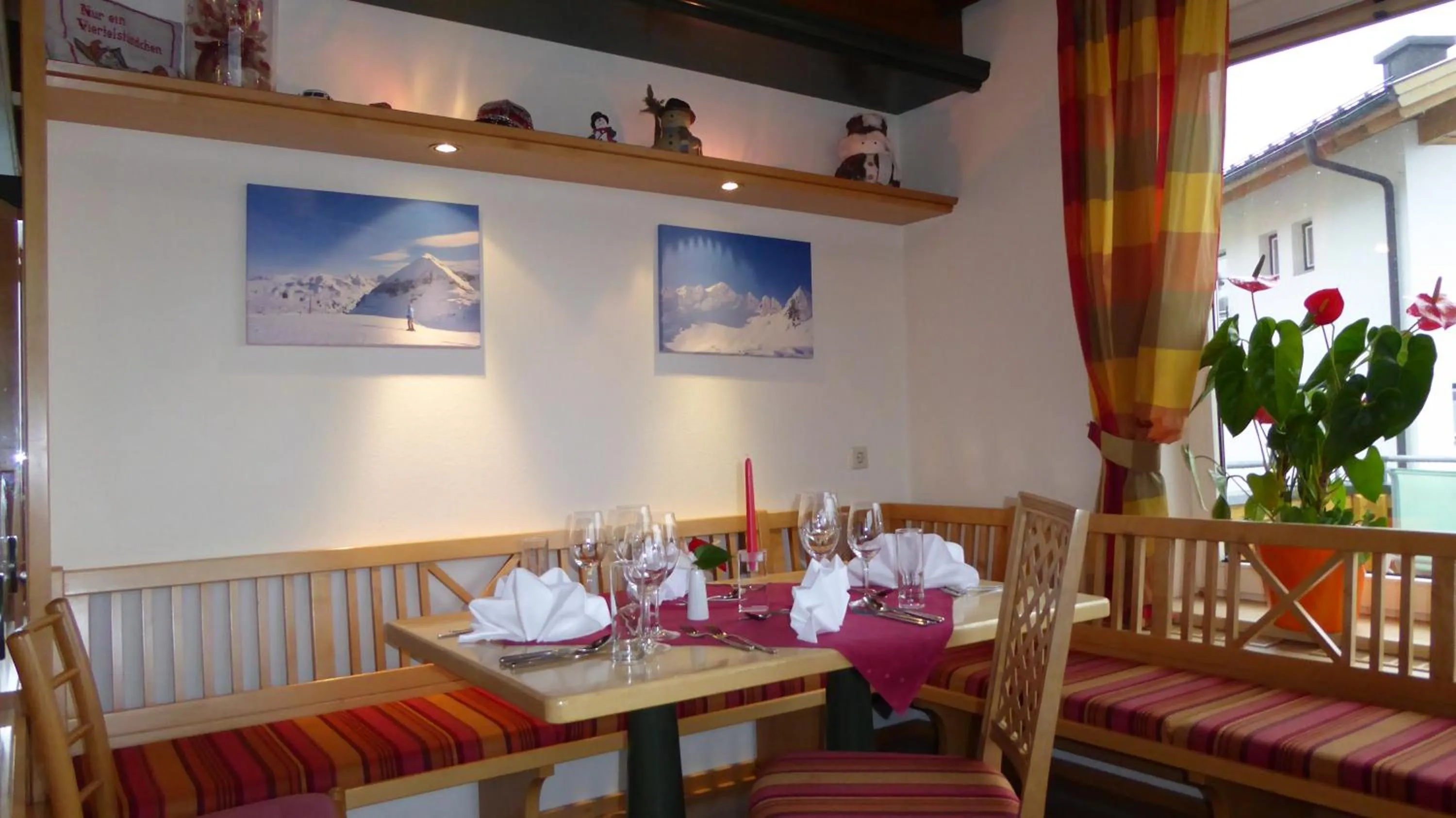Restaurant/places to eat in Hotel Mosermandl