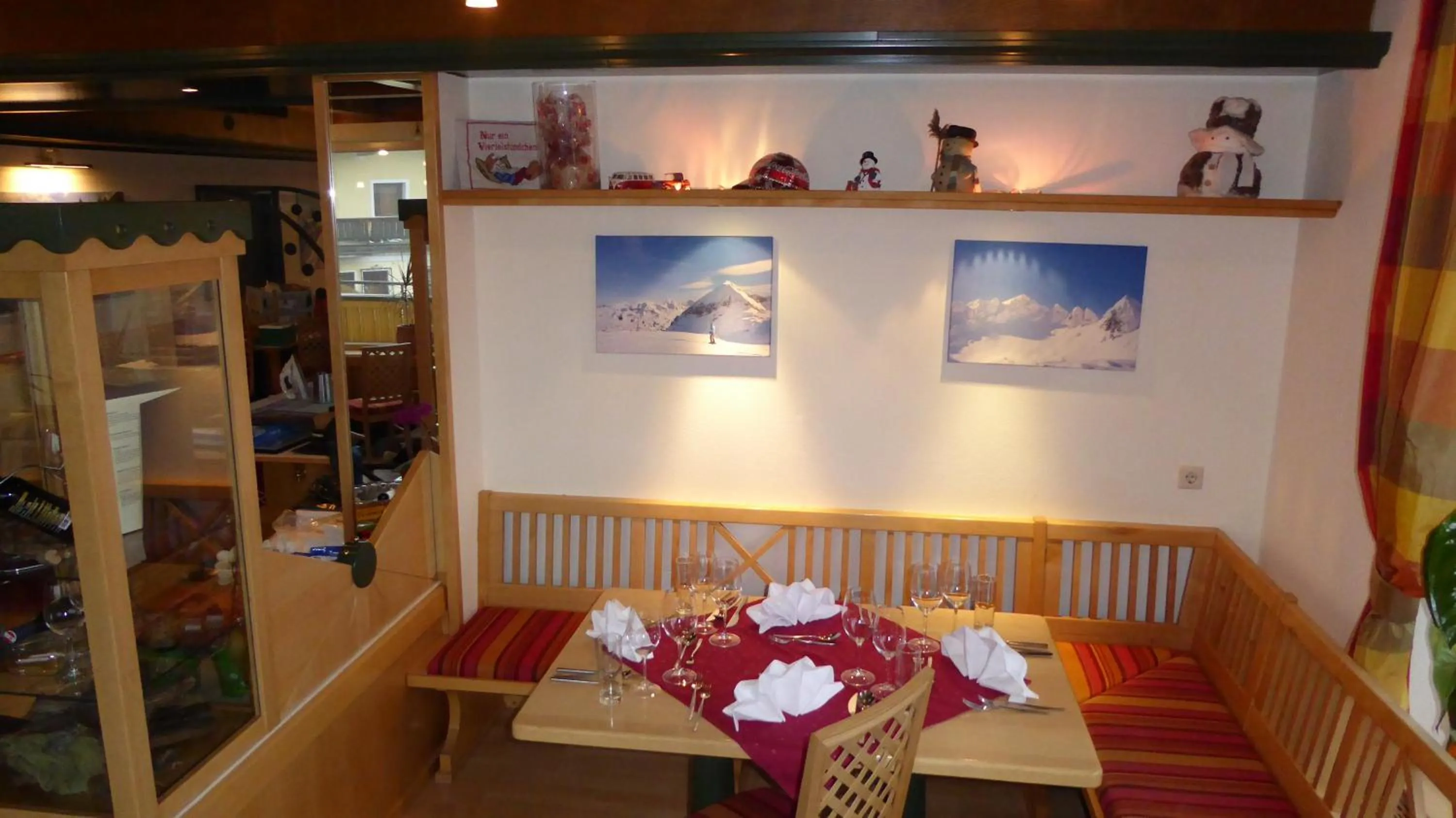 Restaurant/places to eat in Hotel Mosermandl