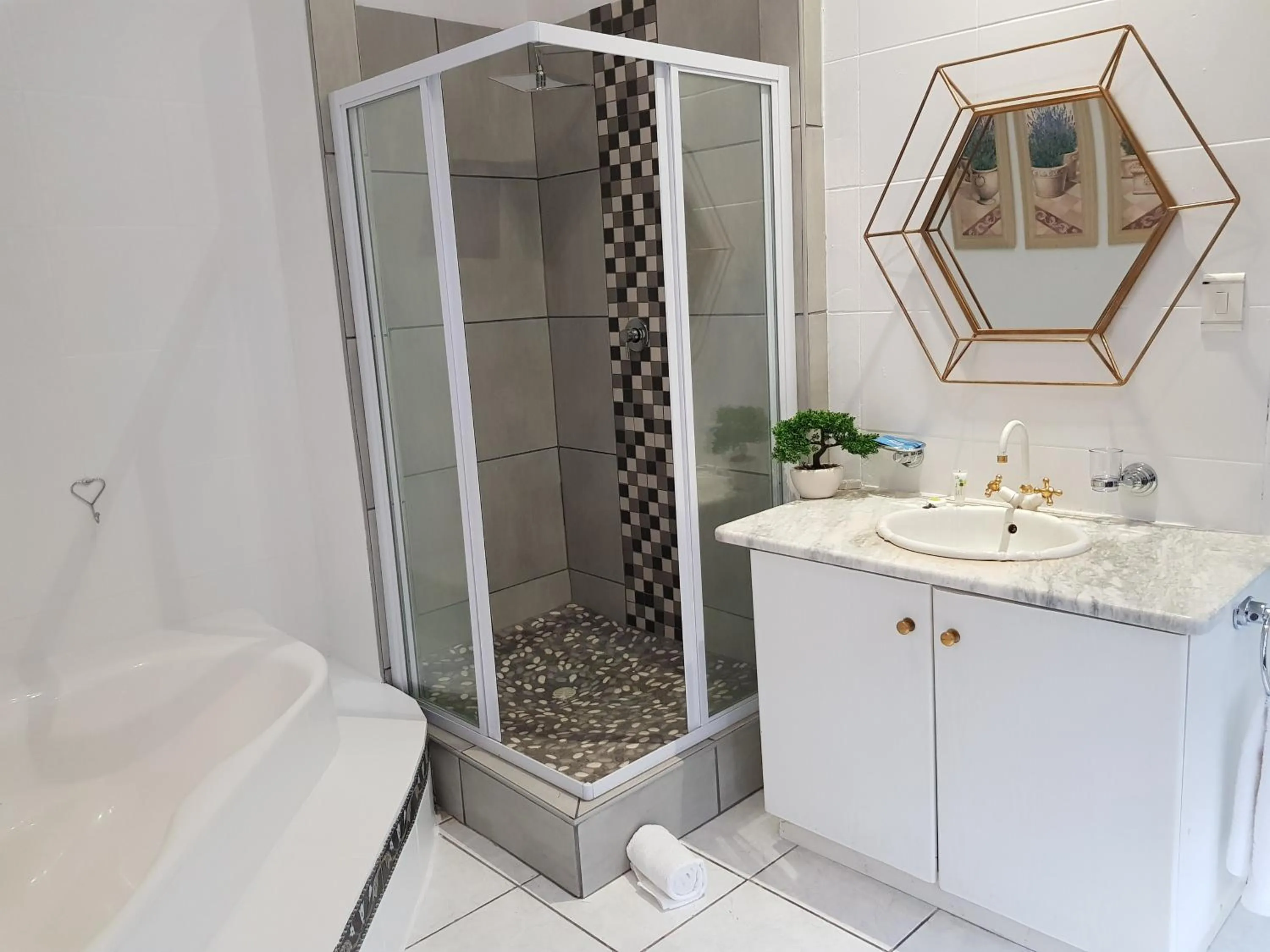 Shower in Zonnevanger Guesthouse