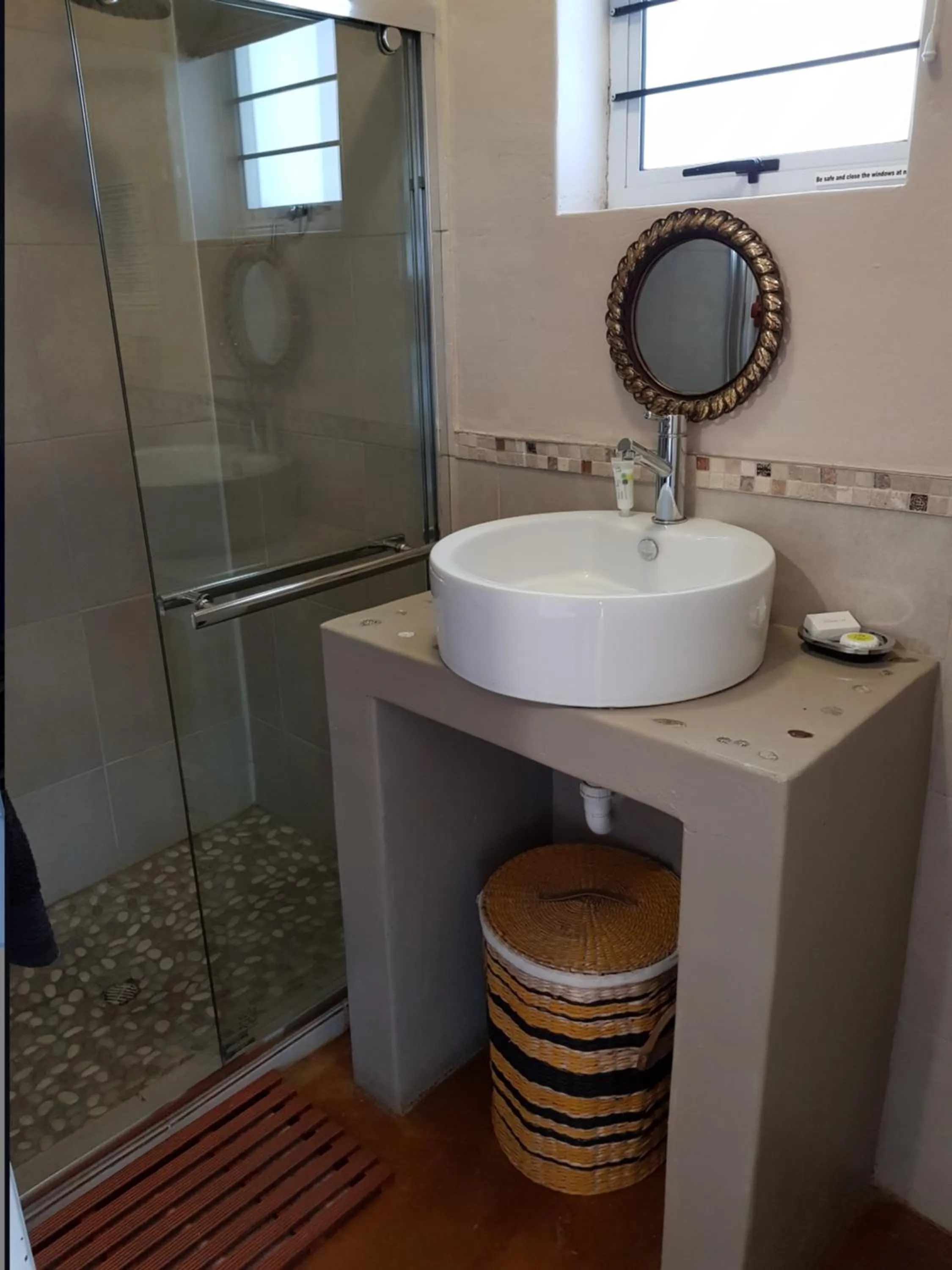 Shower in Zonnevanger Guesthouse