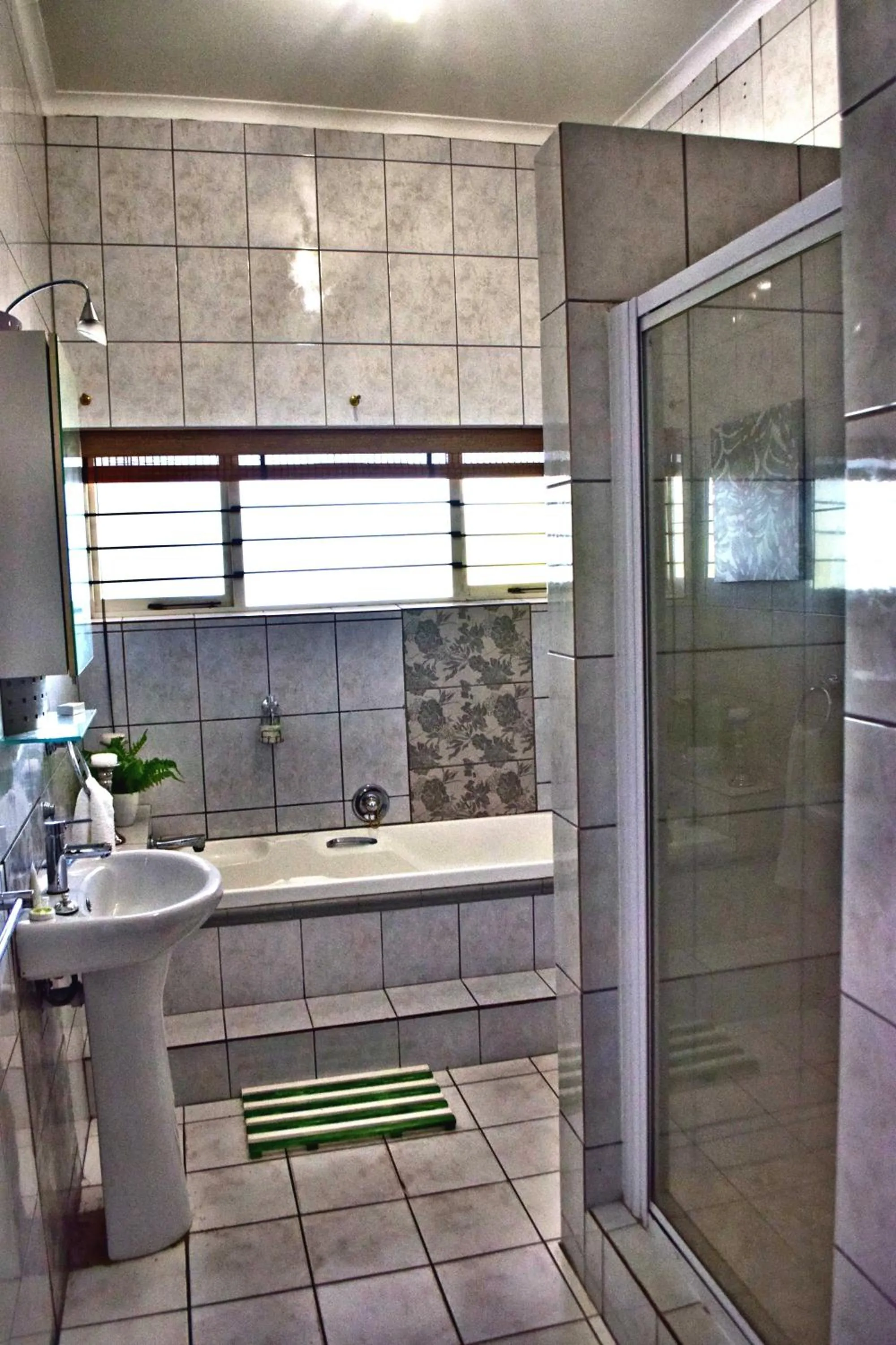 Shower in Zonnevanger Guesthouse