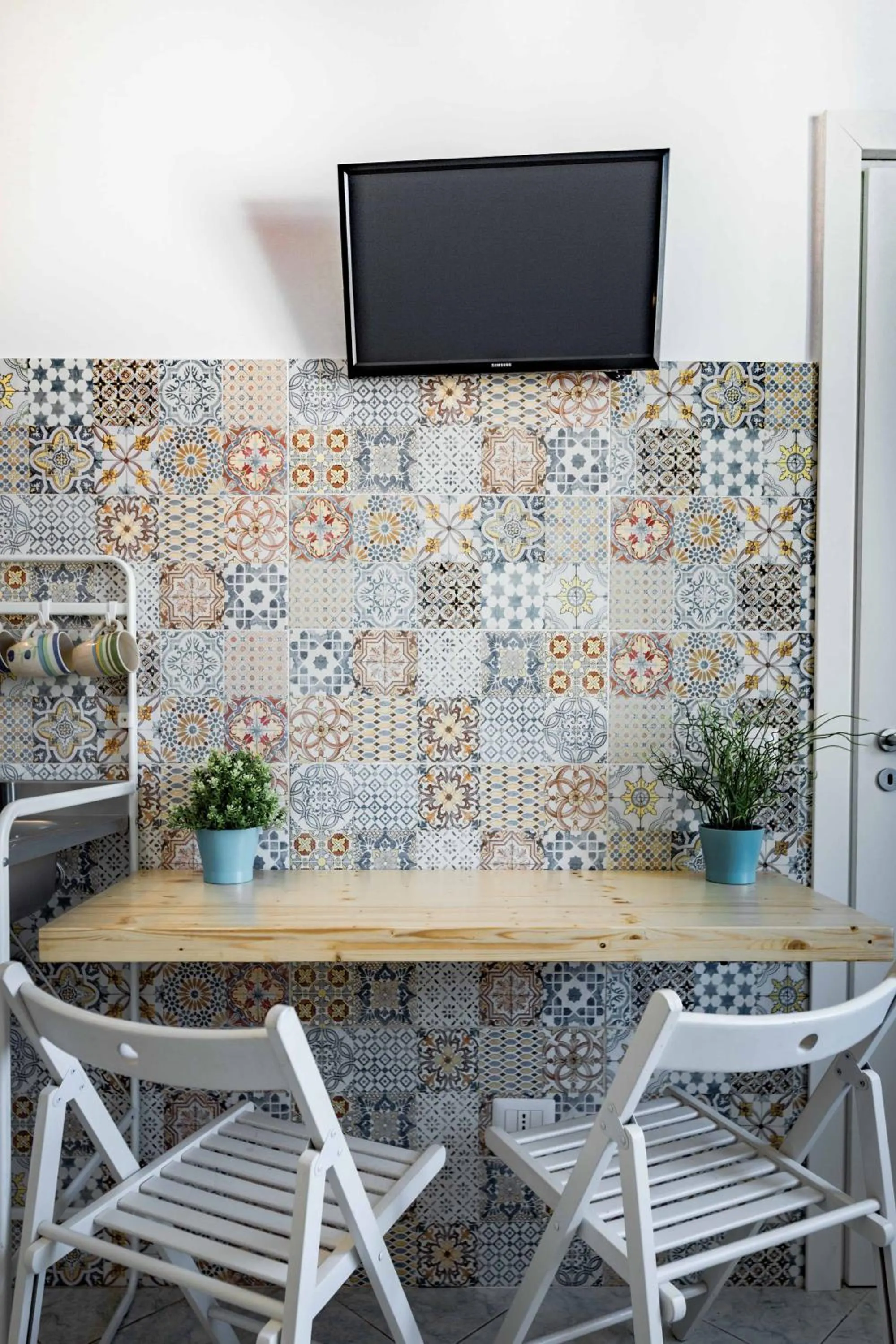 Dining area in On the beach Sea-view&Kitchen In Room