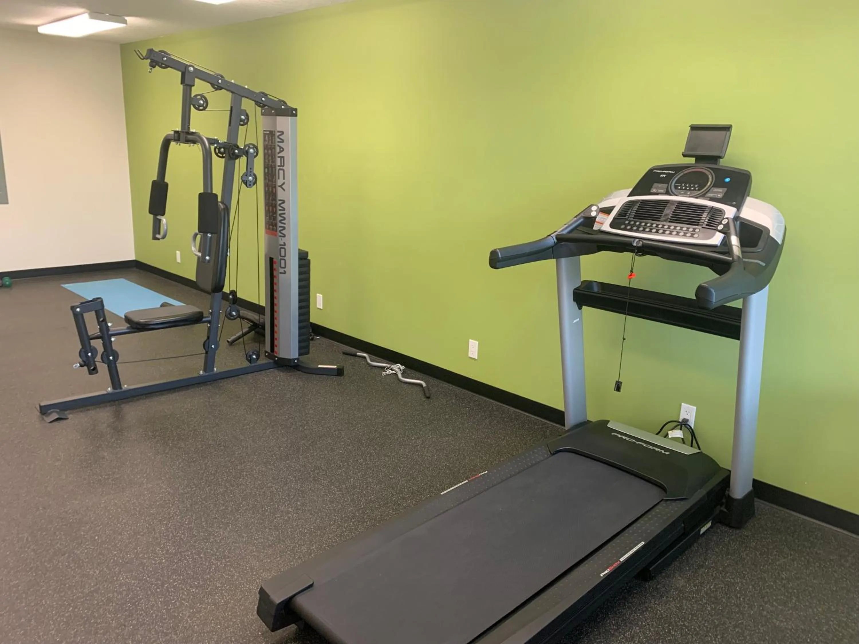 Fitness centre/facilities, Fitness Center/Facilities in Studio 6 Bruderheim, AB