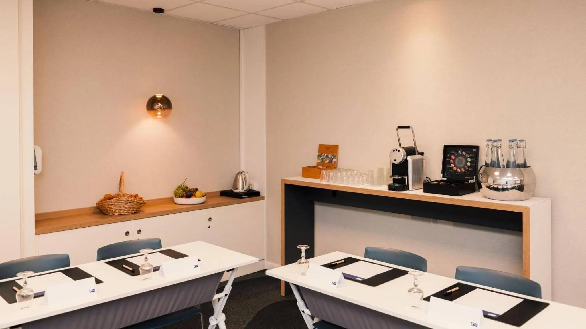 Meeting/conference room in Holiday Inn Express Lille Centre by IHG