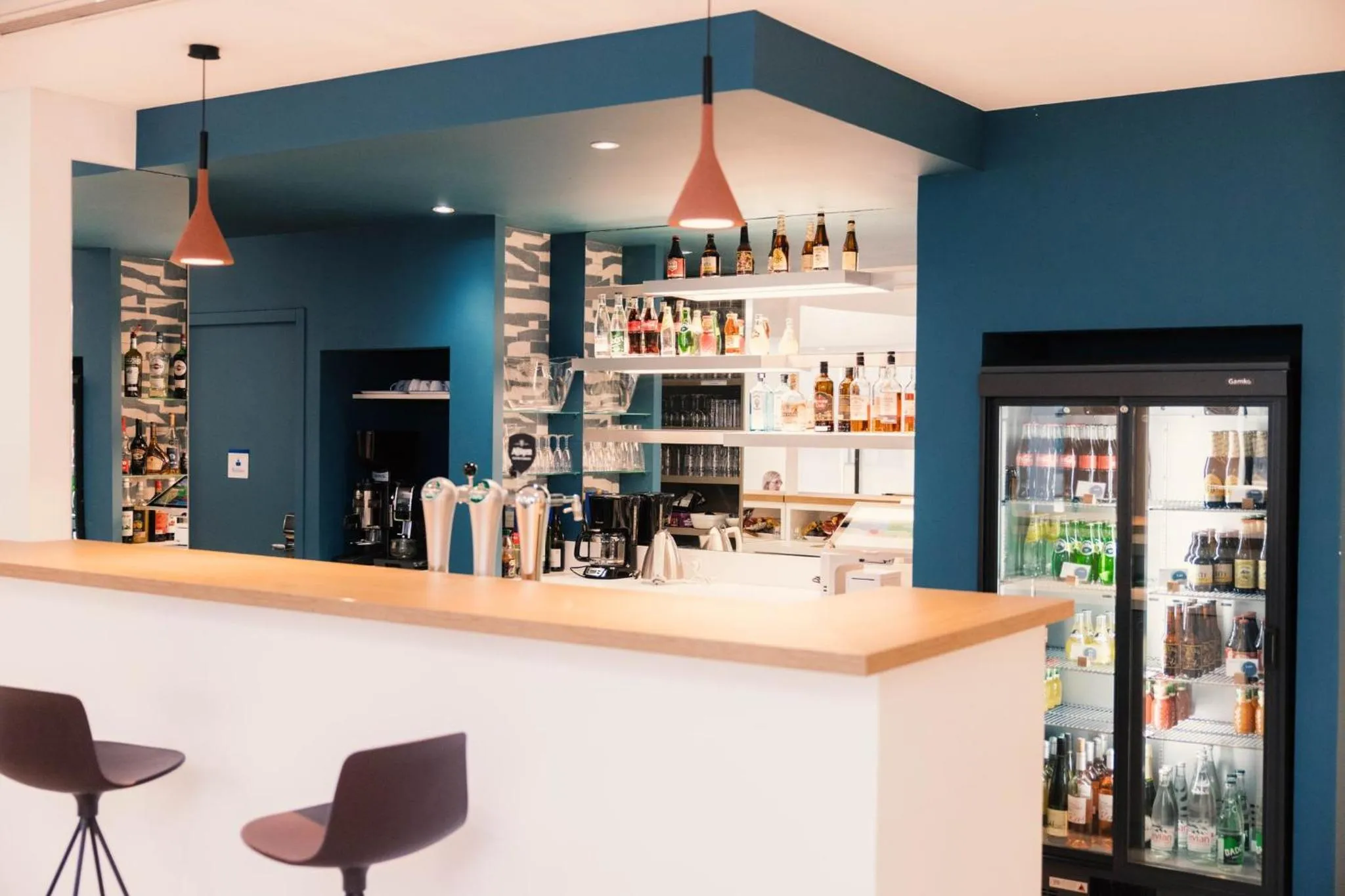 Lounge or bar in Holiday Inn Express Lille Centre by IHG