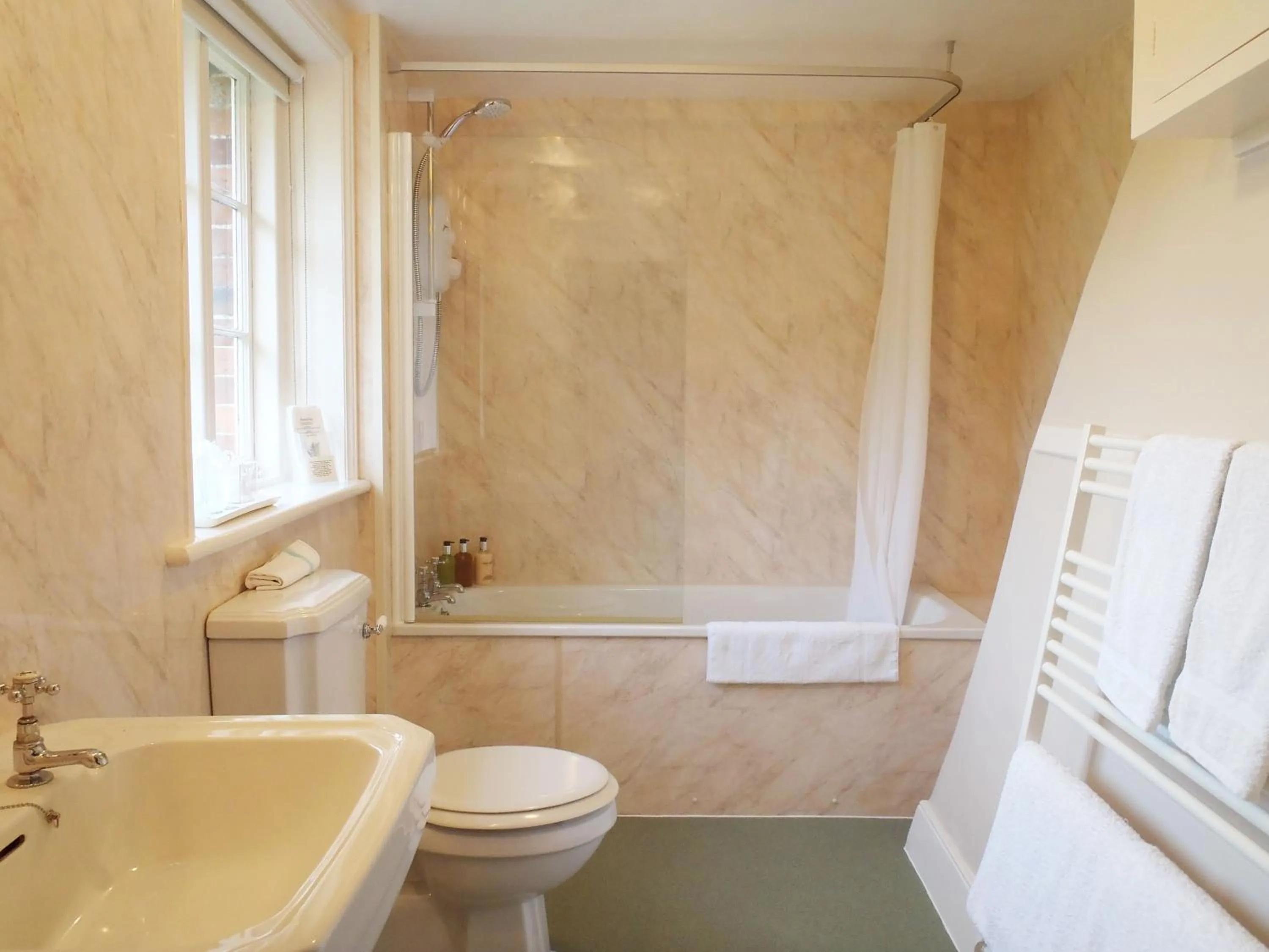 Bathroom in Manor Farm B&B