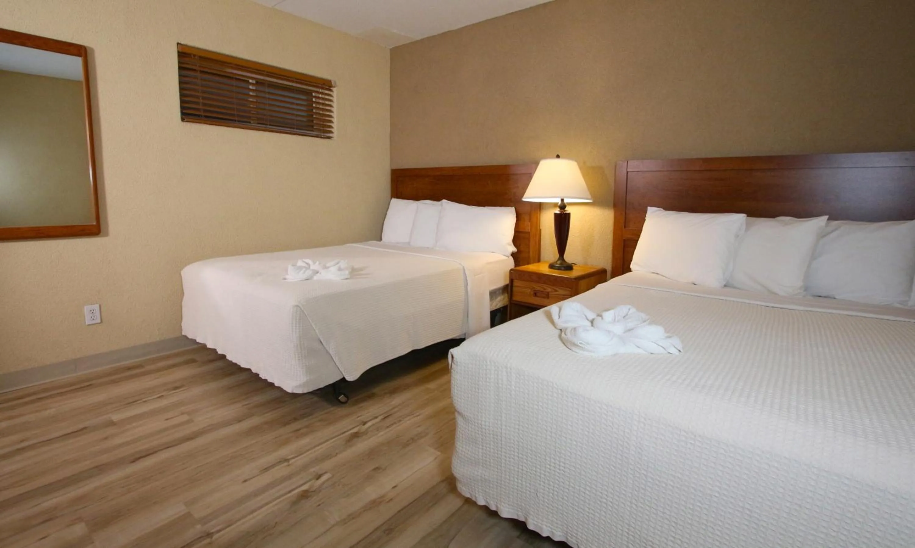 Bedroom, Bed in Crusader Oceanfront Resort