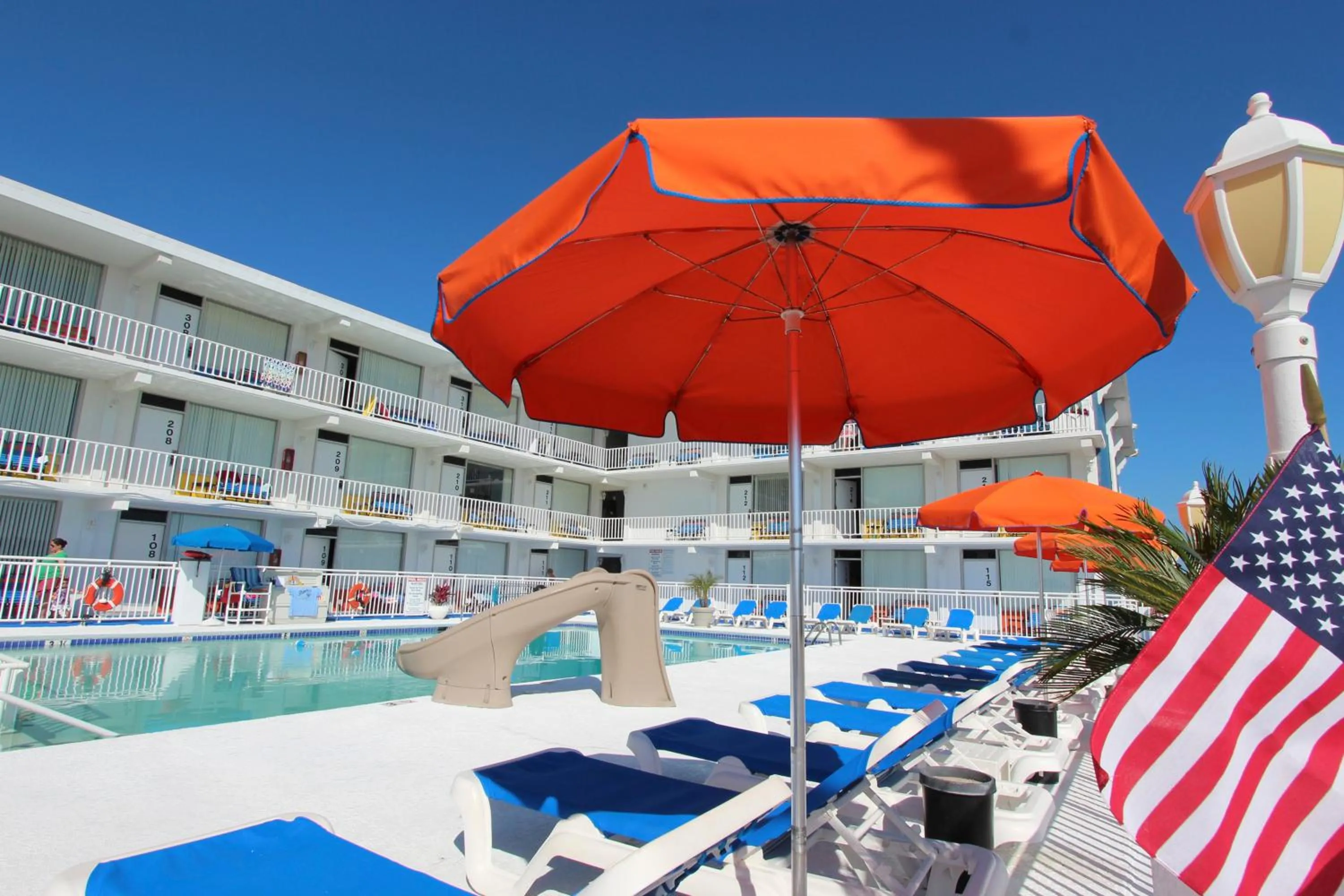 Communal lounge/ TV room in Crusader Oceanfront Resort