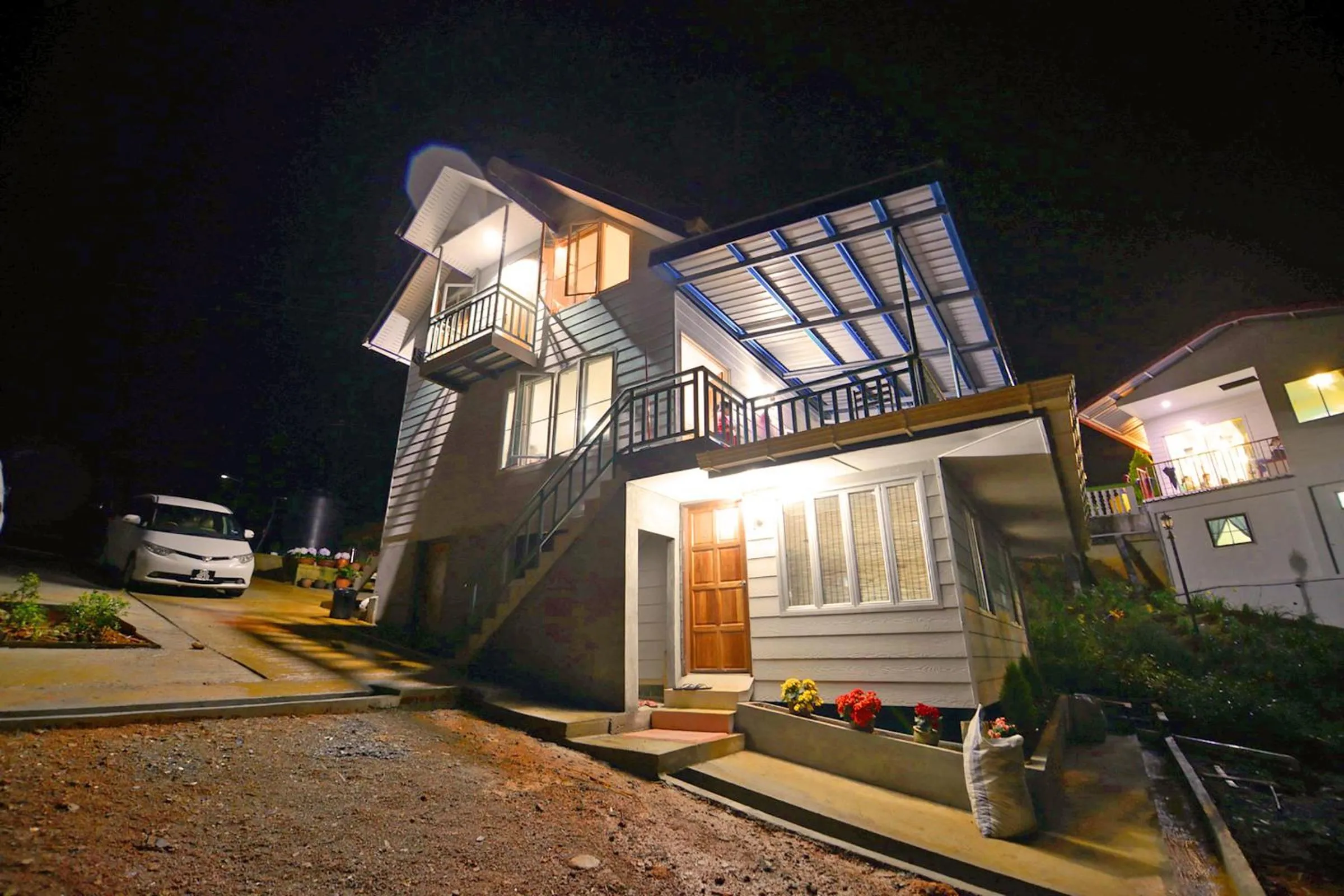 Facade/entrance in T Paradise