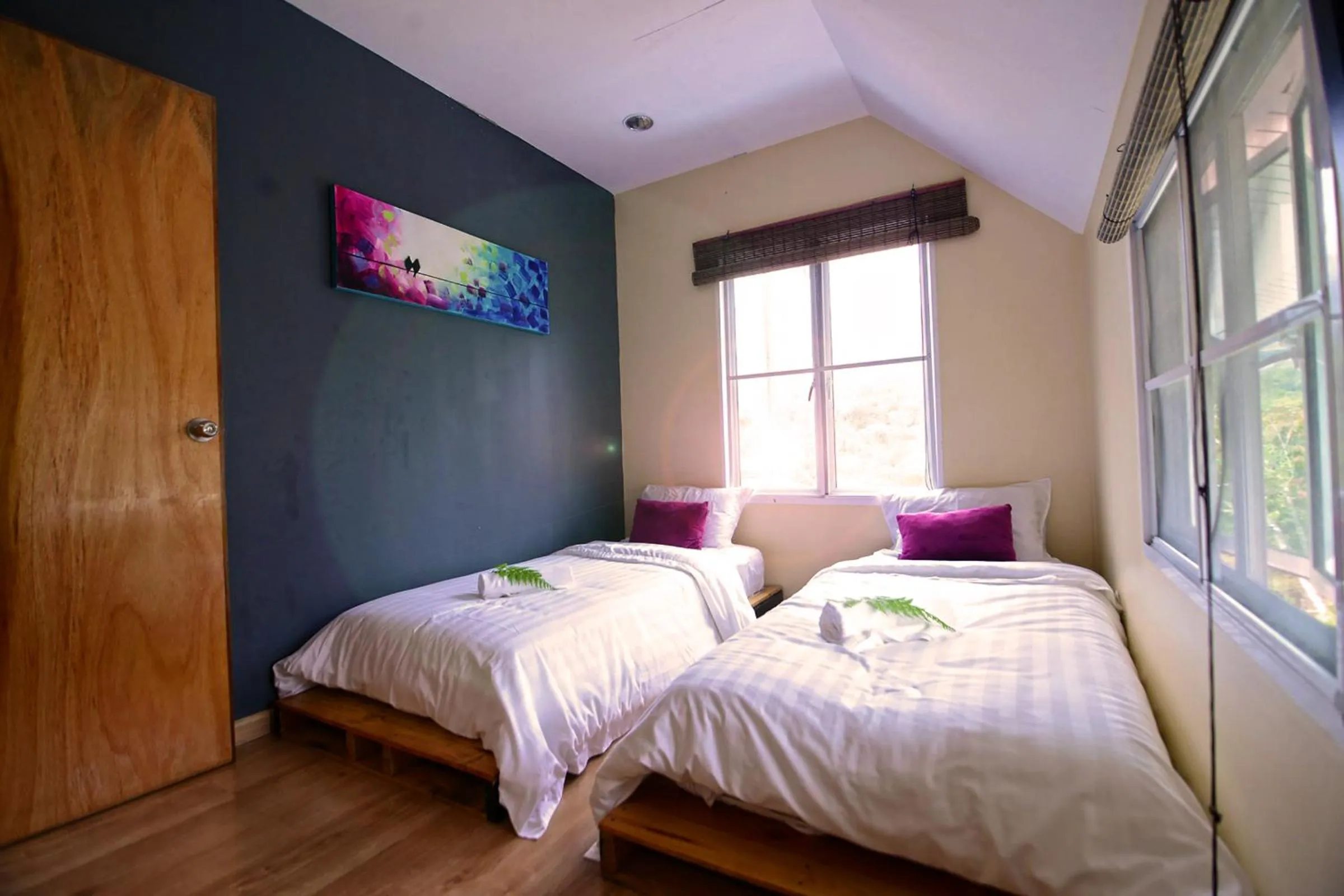 Day, Bed in T Paradise