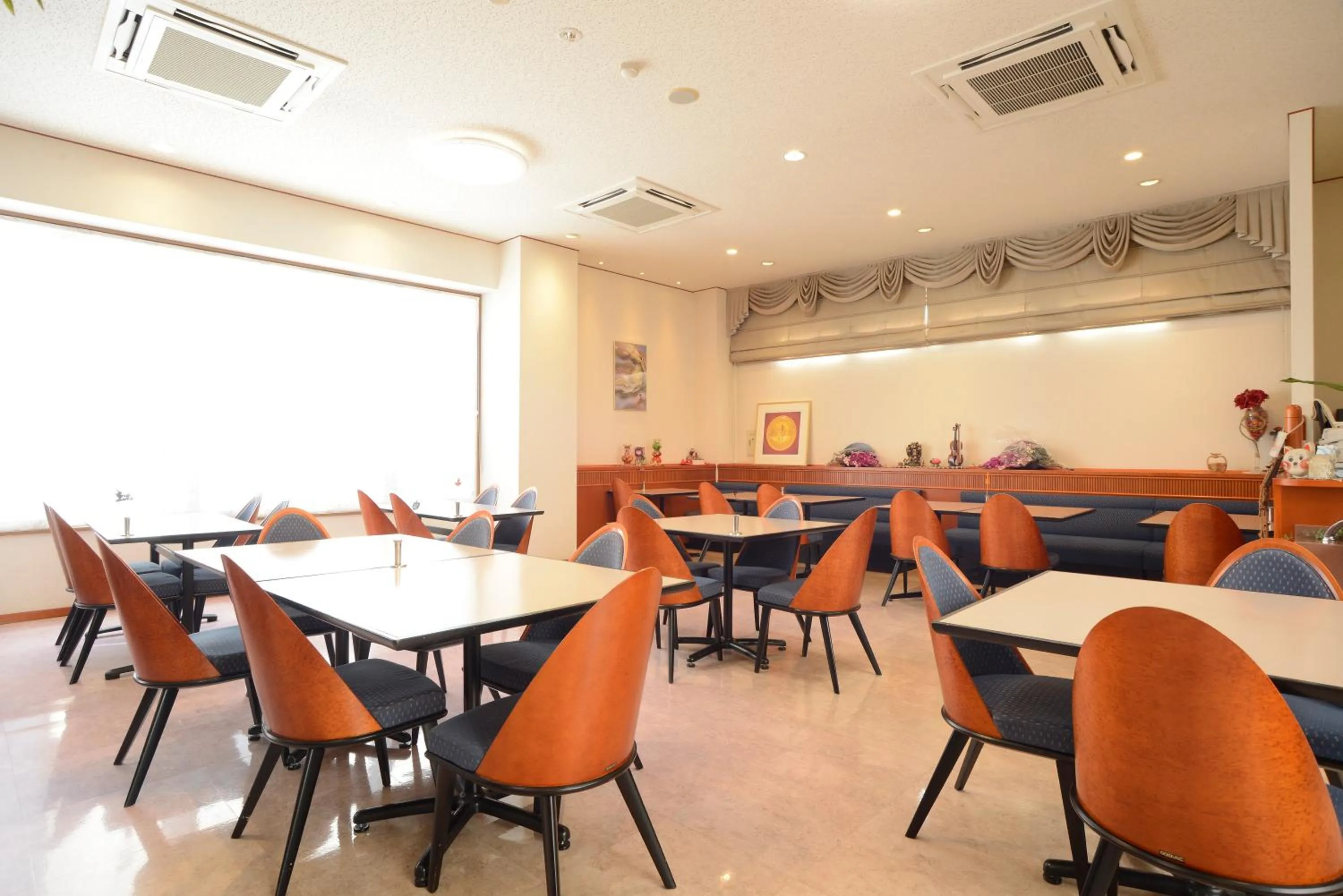 Restaurant/places to eat in Iki Marina Hotel