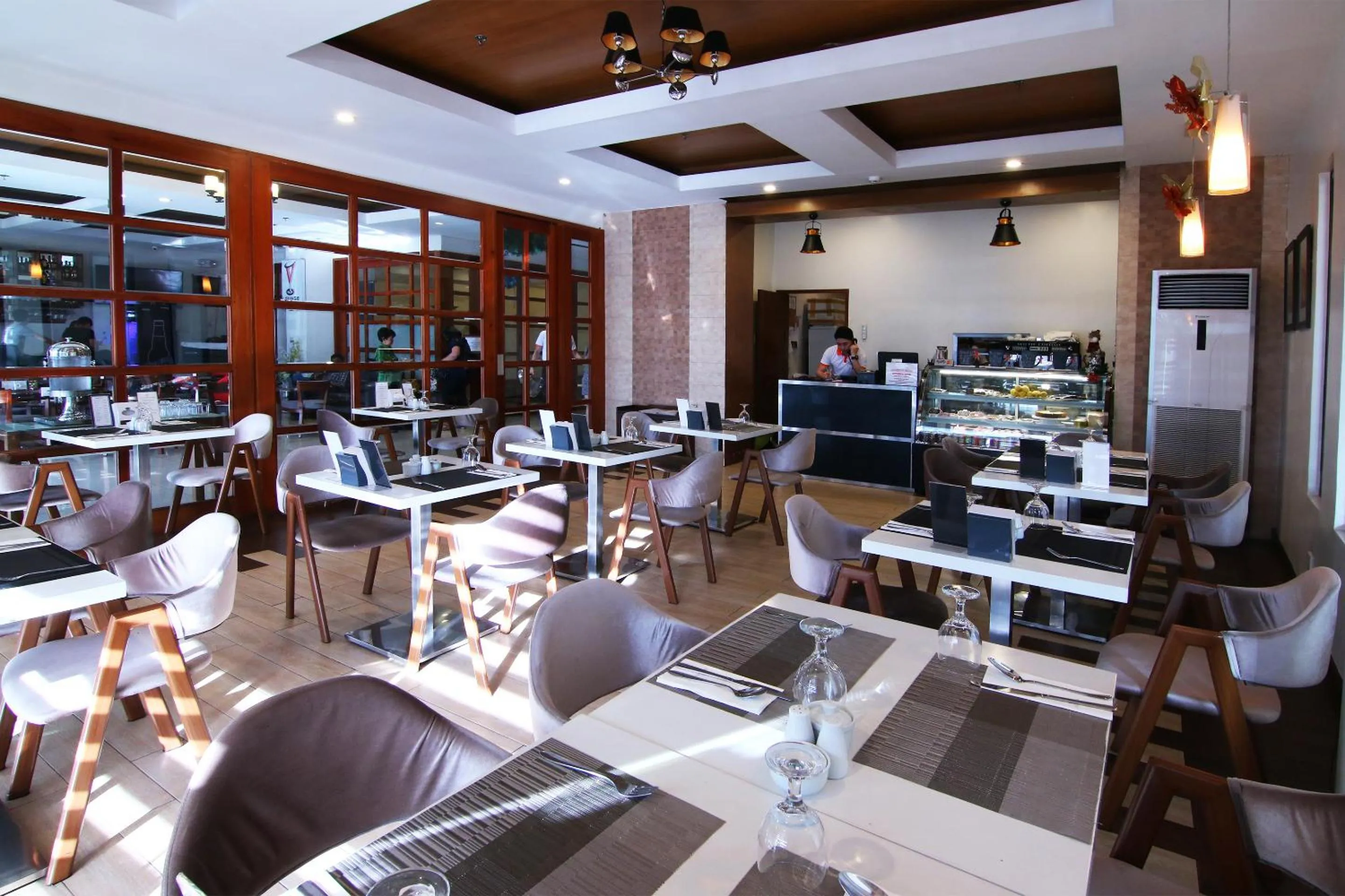 Restaurant/places to eat in Verjandel Hotel