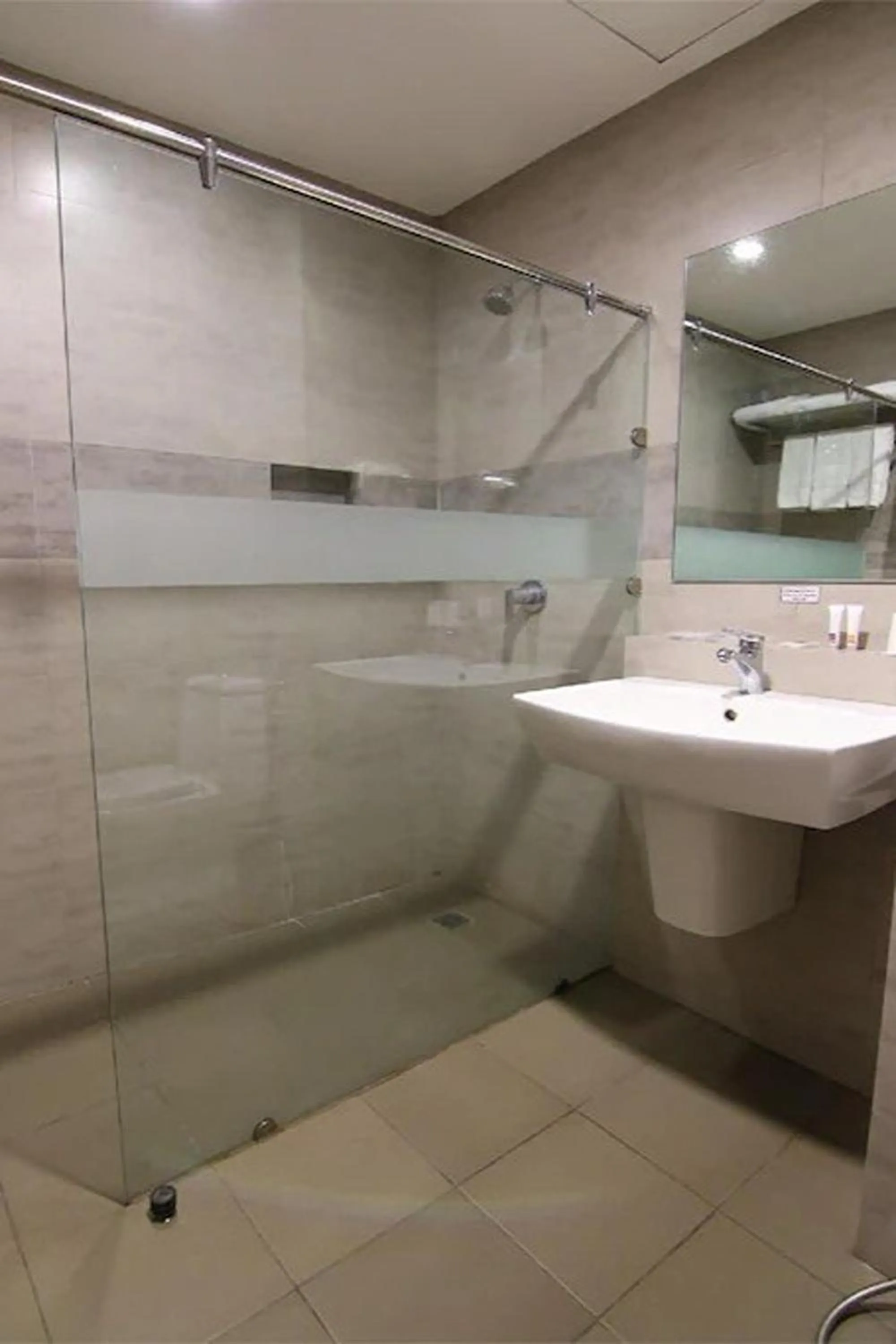 Shower in Verjandel Hotel