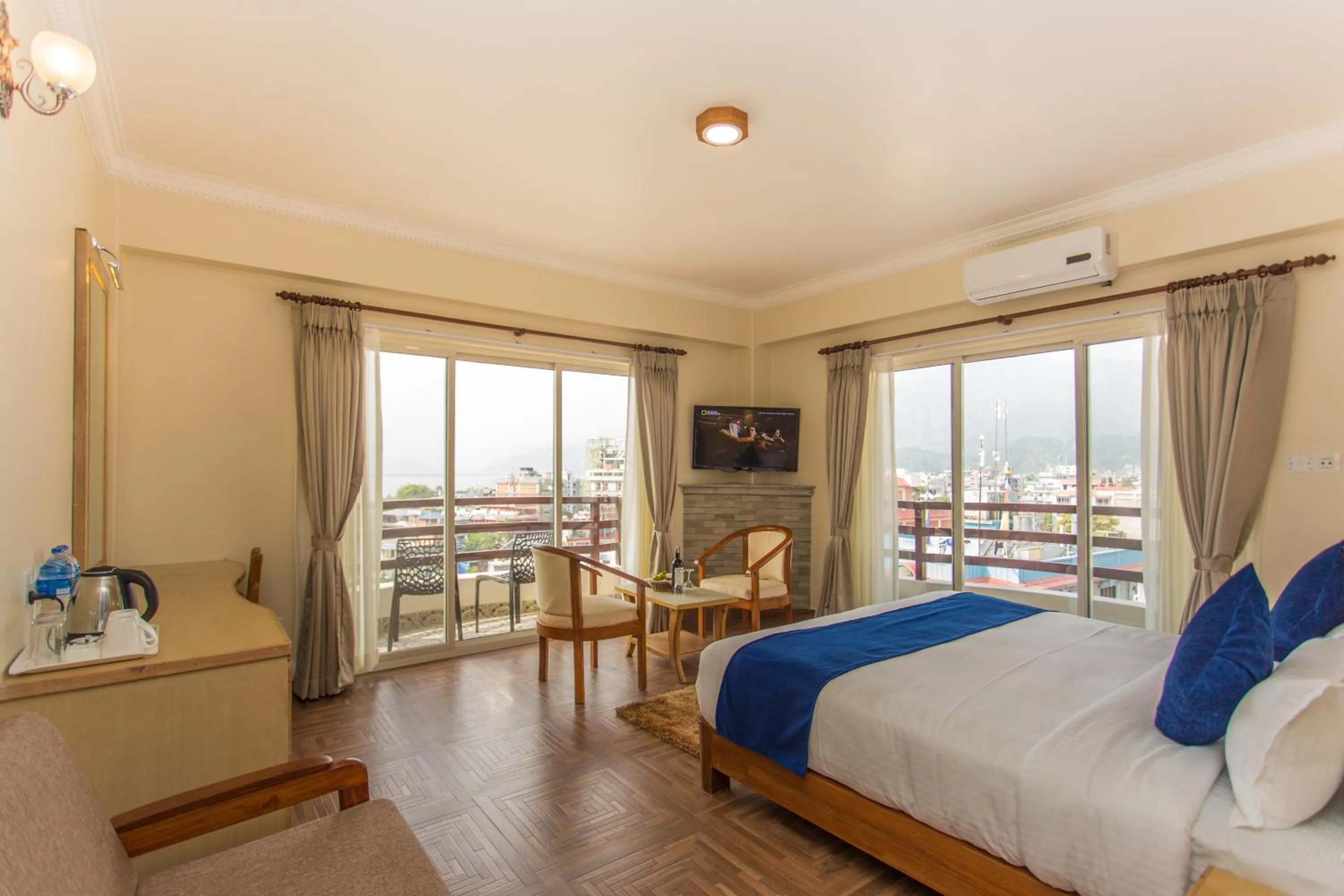 Photo of the whole room, Bed in Hotel White Pearl