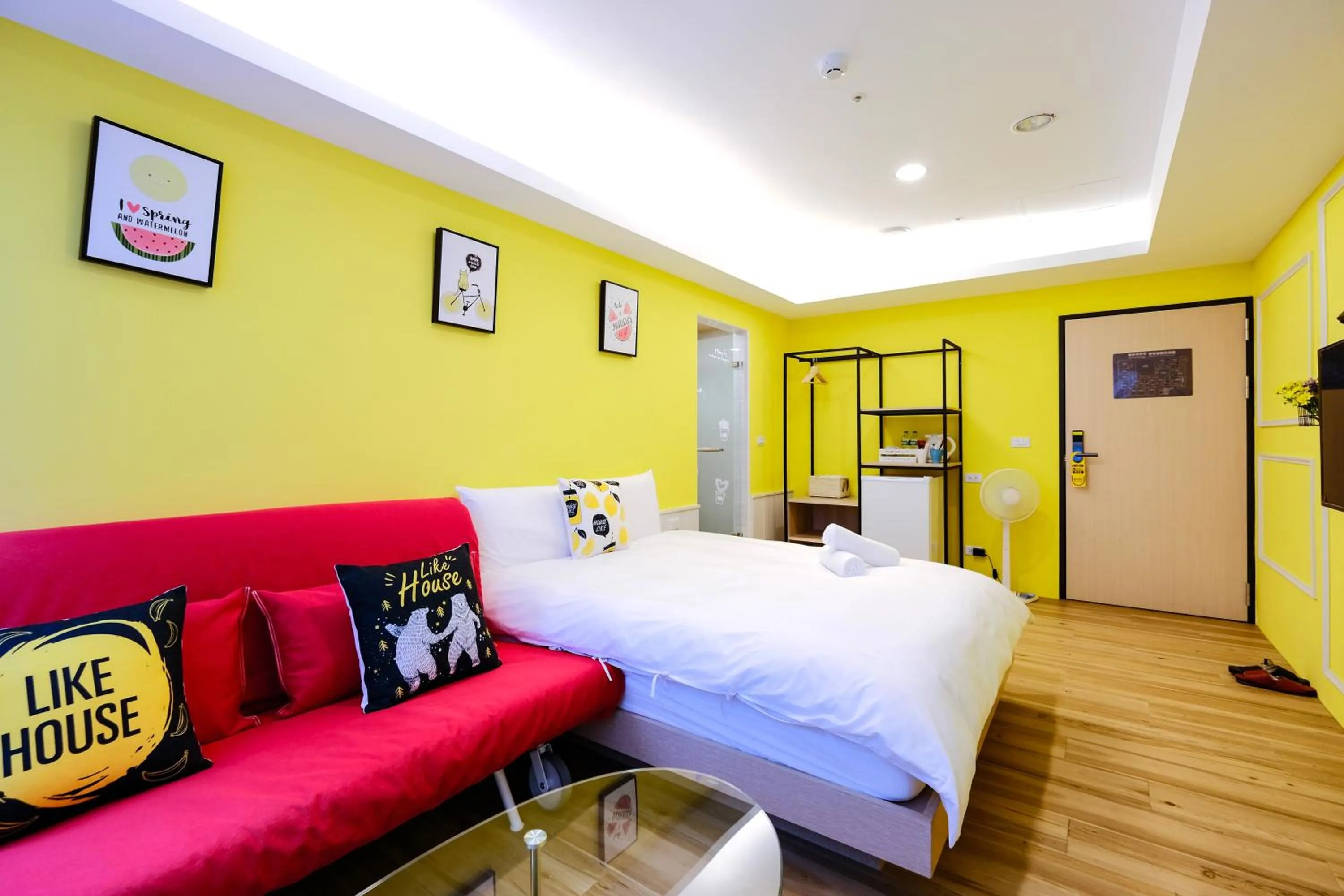 Bed in Color Fun inn