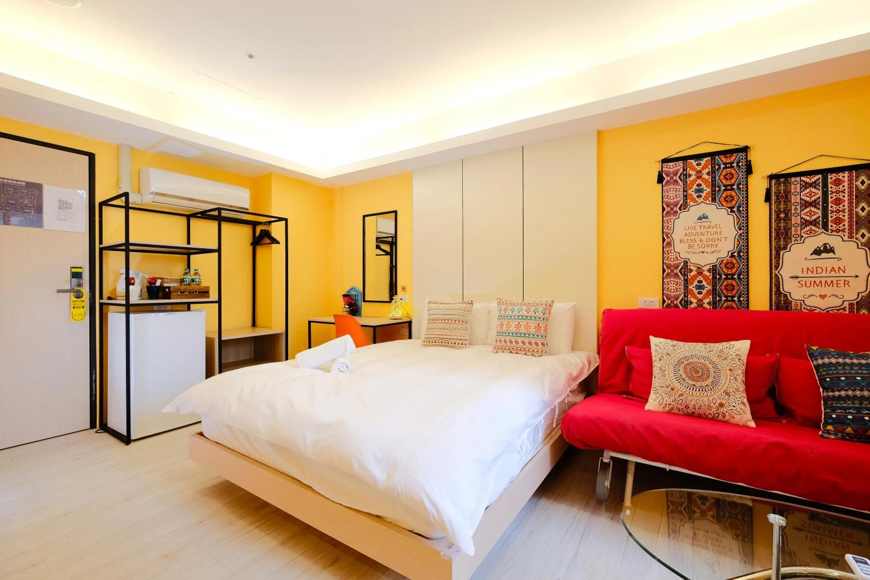 Bed in Color Fun inn