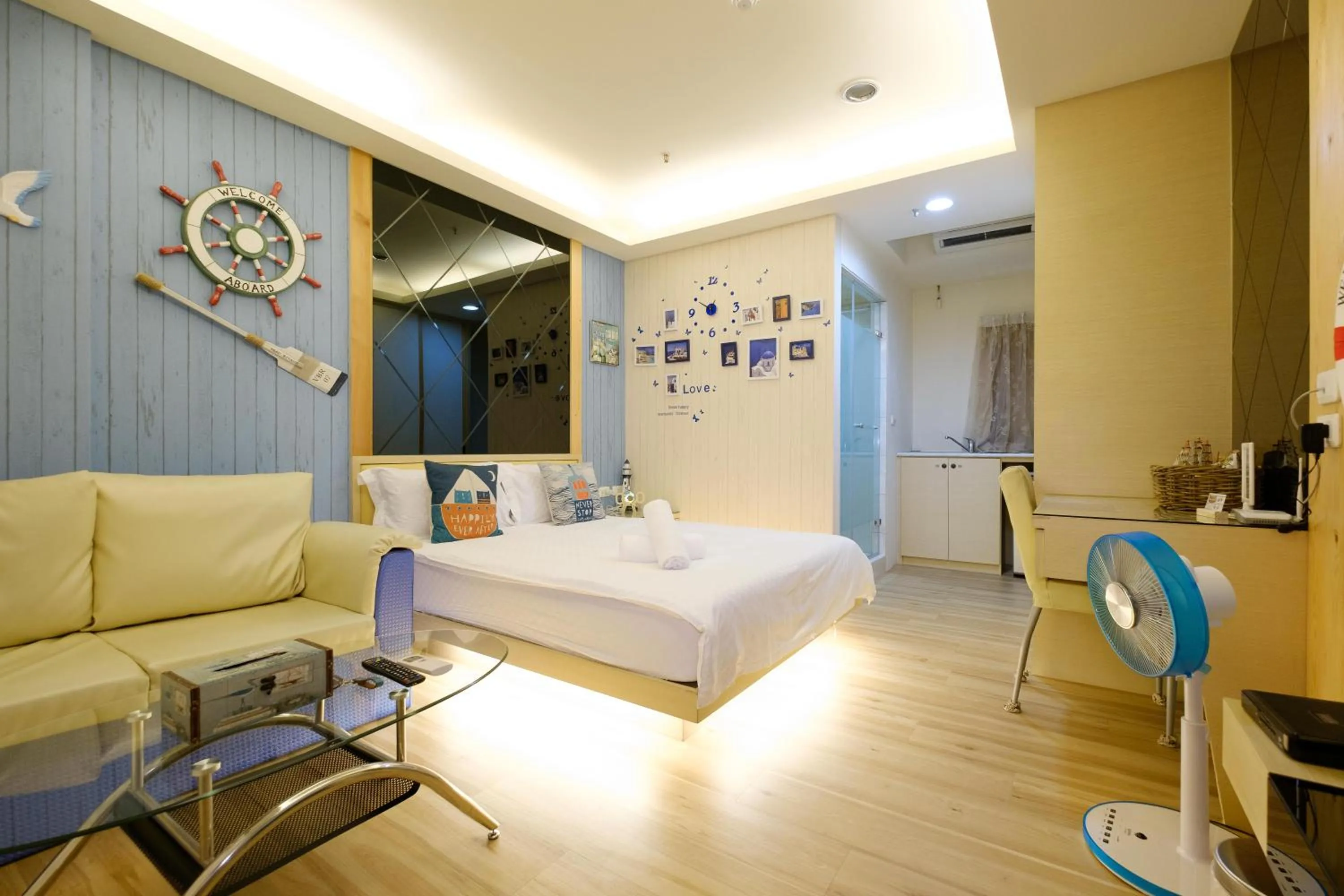 Bed in Color Fun inn