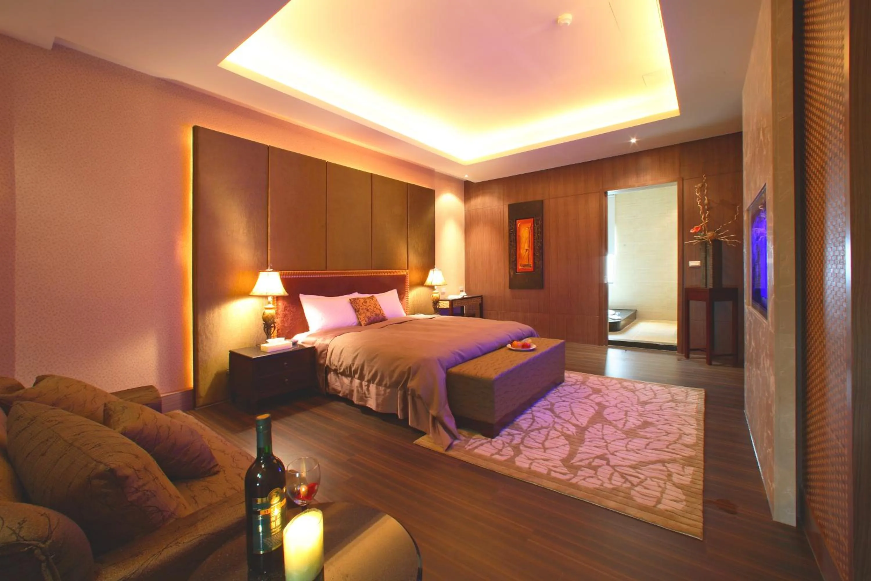 bunk bed, Bed in Noble Motel