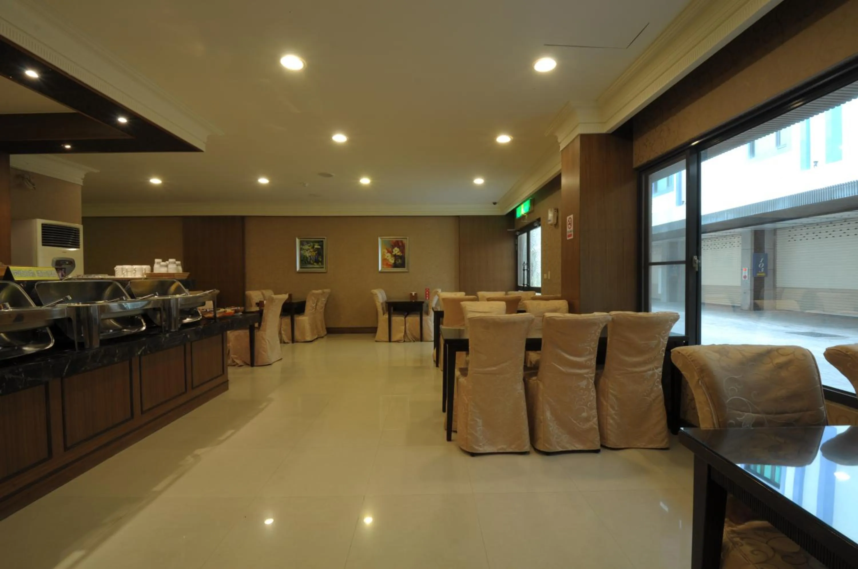 Restaurant/places to eat in Noble Motel