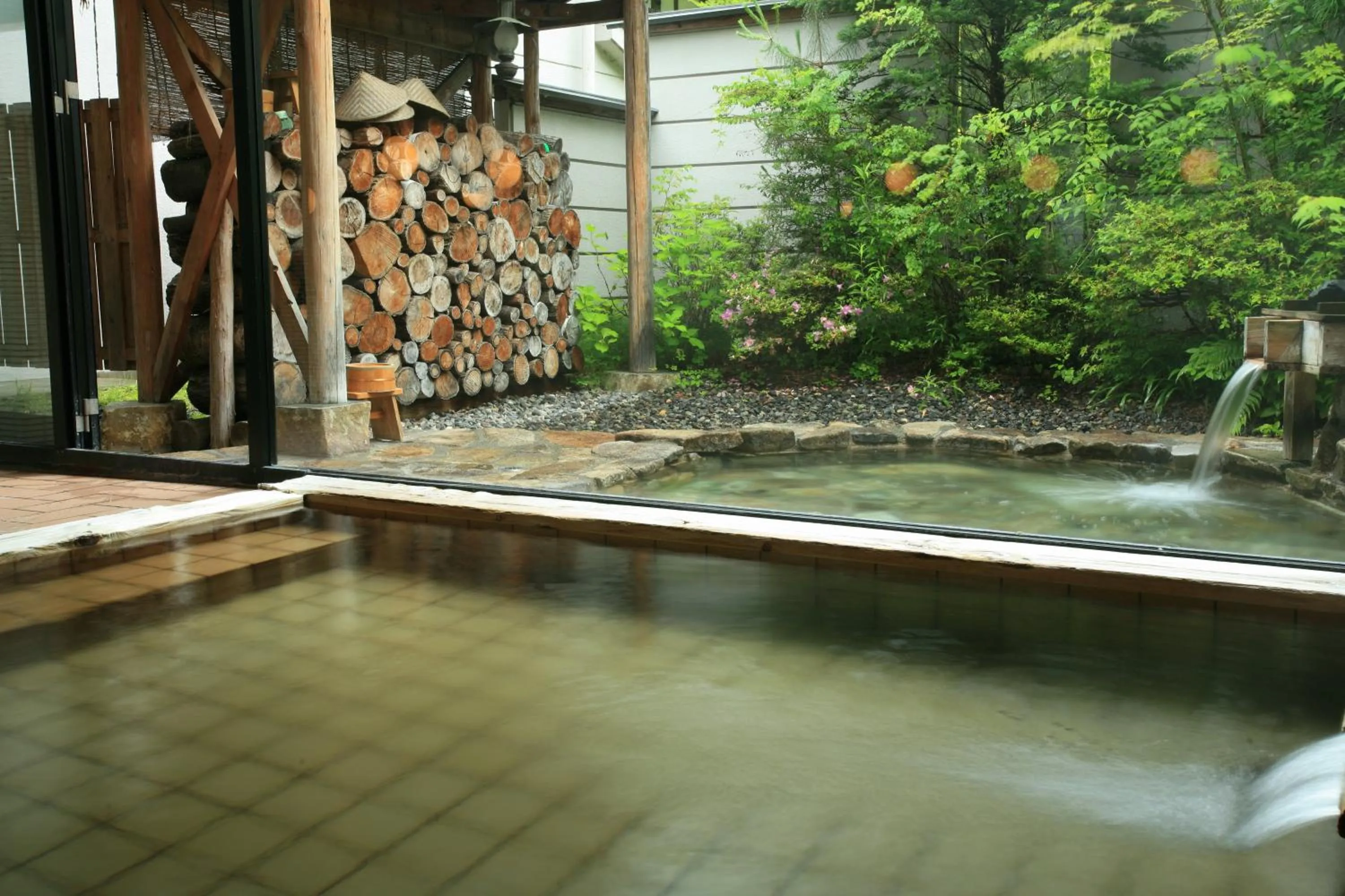 Hot Spring Bath in Nukumorino-yado Komanoyu
